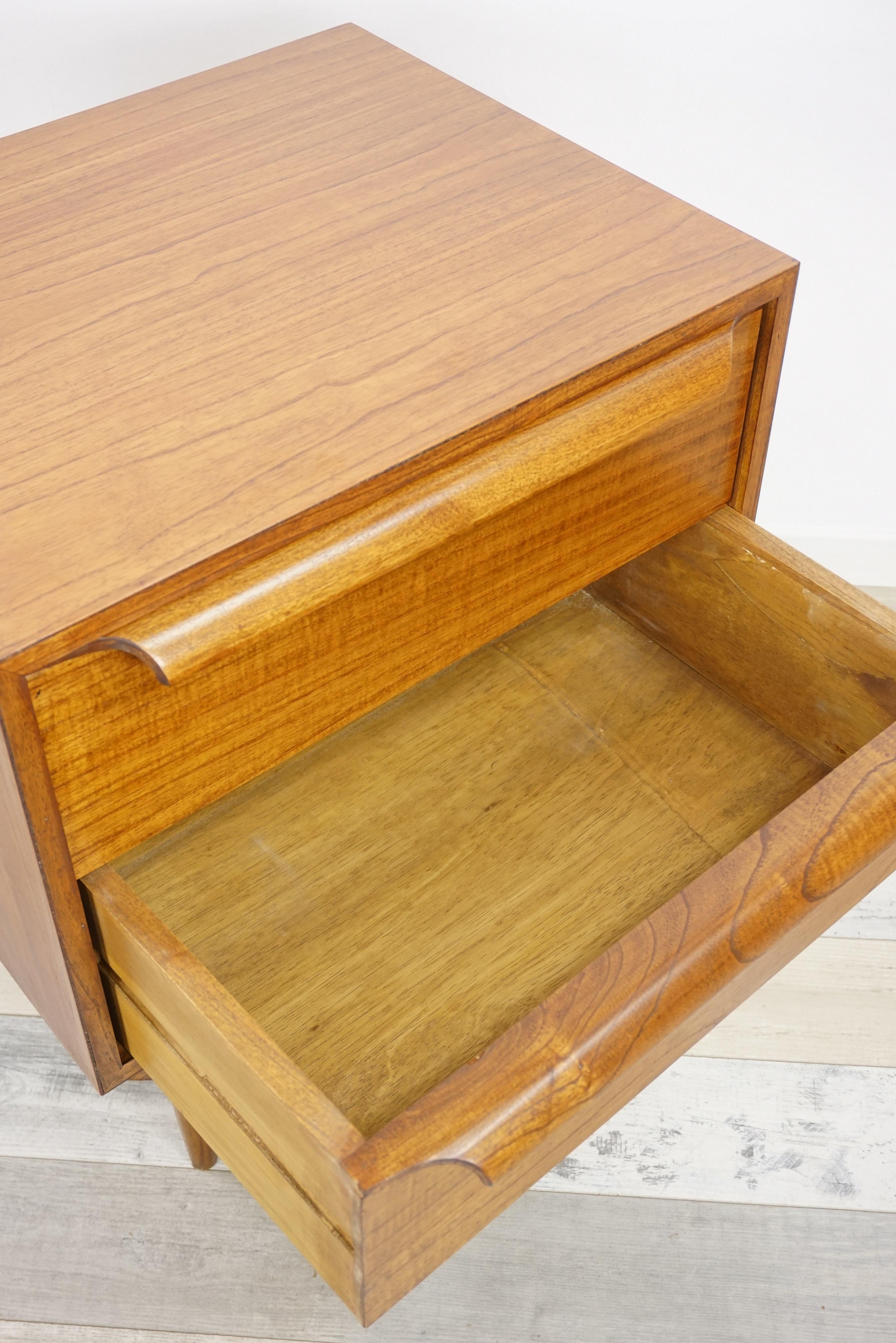 Paire de grandes tables de chevet en bois de design danois et de style mi-siècle moderne en vente 5