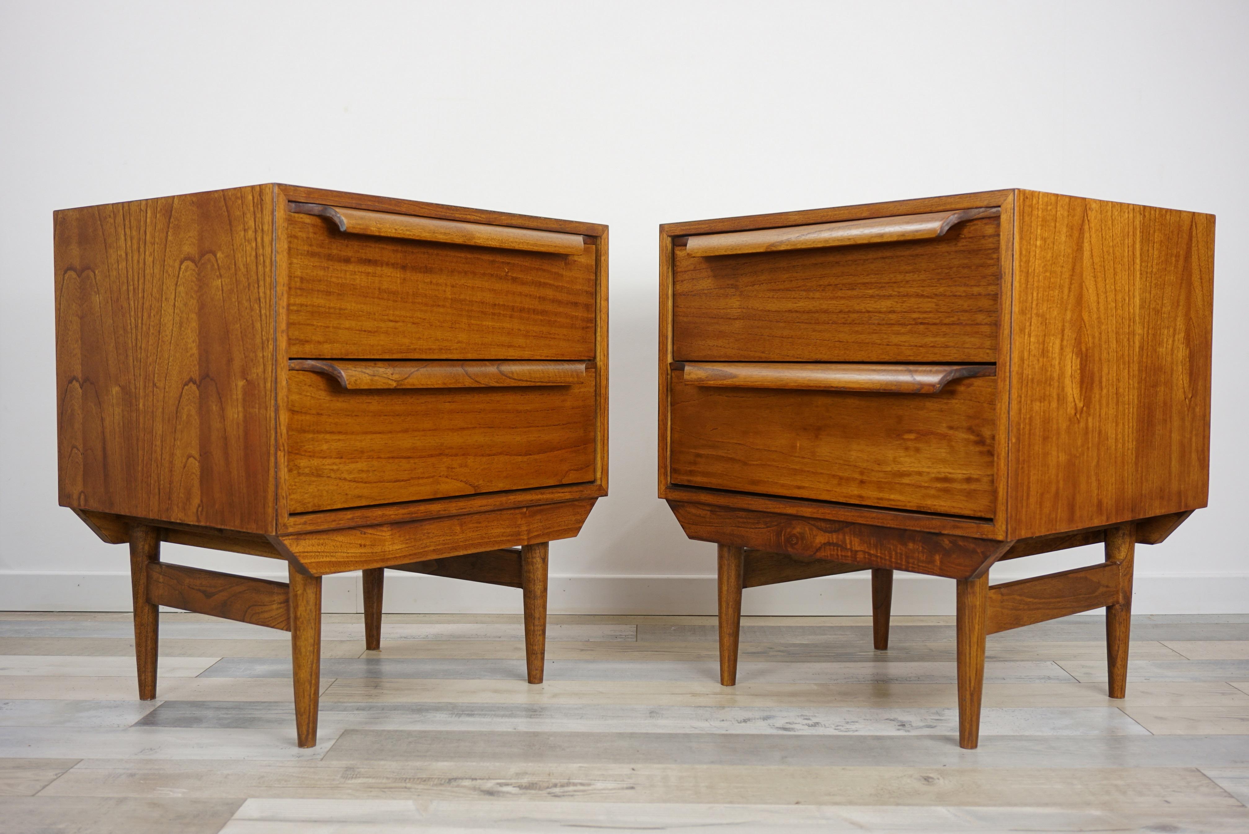 Danish Design and Midcentury Style Pair of Large Wooden Bedside Tables For Sale 11