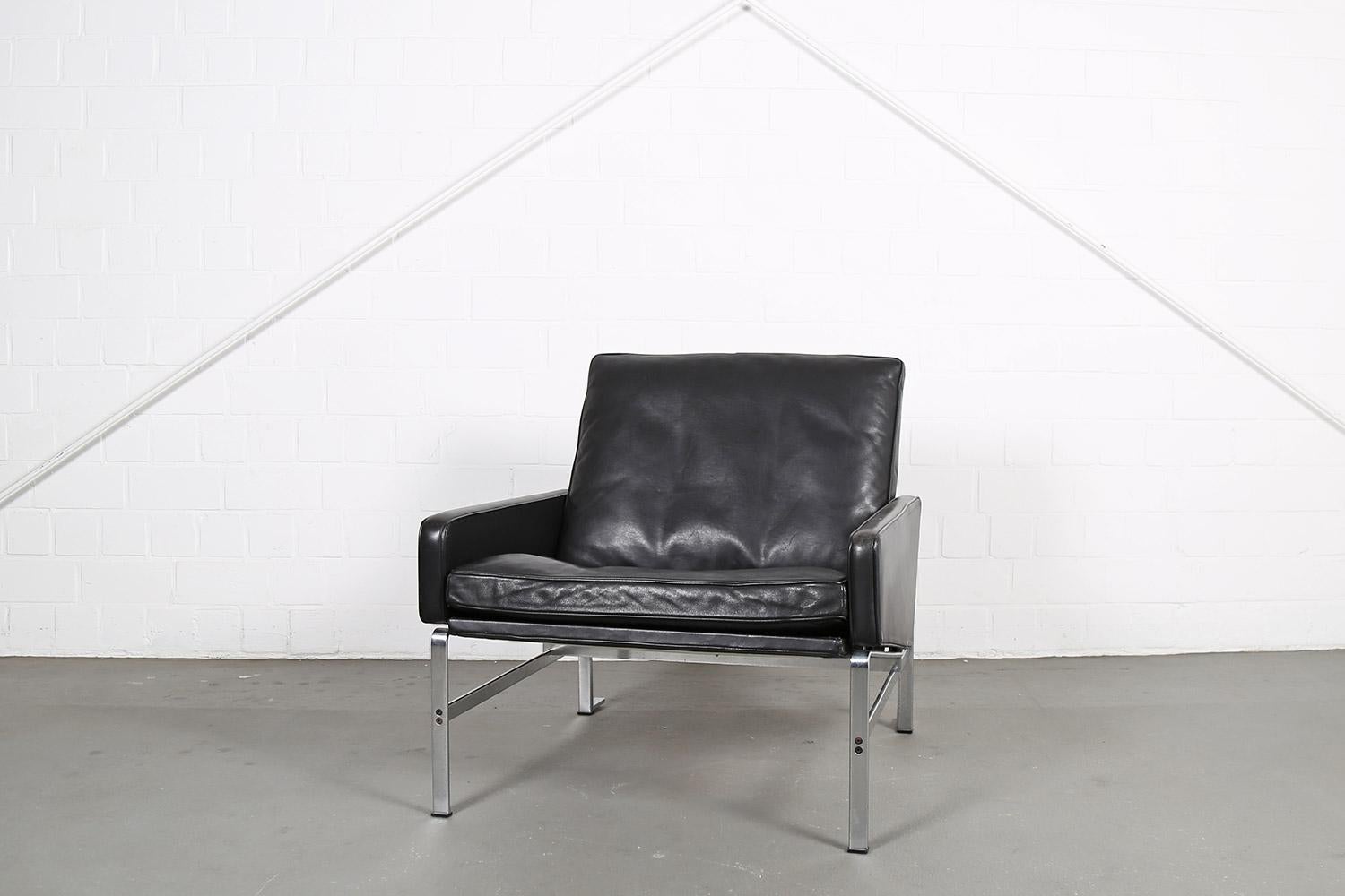 Danish armchair model FK6720 designed by Preben Fabricius and Jørgen Kastholm for Kill International in the 60s in black leather. Heavy quality and unique processing consisting of high-quality materials. This example has a wall spacer attached to