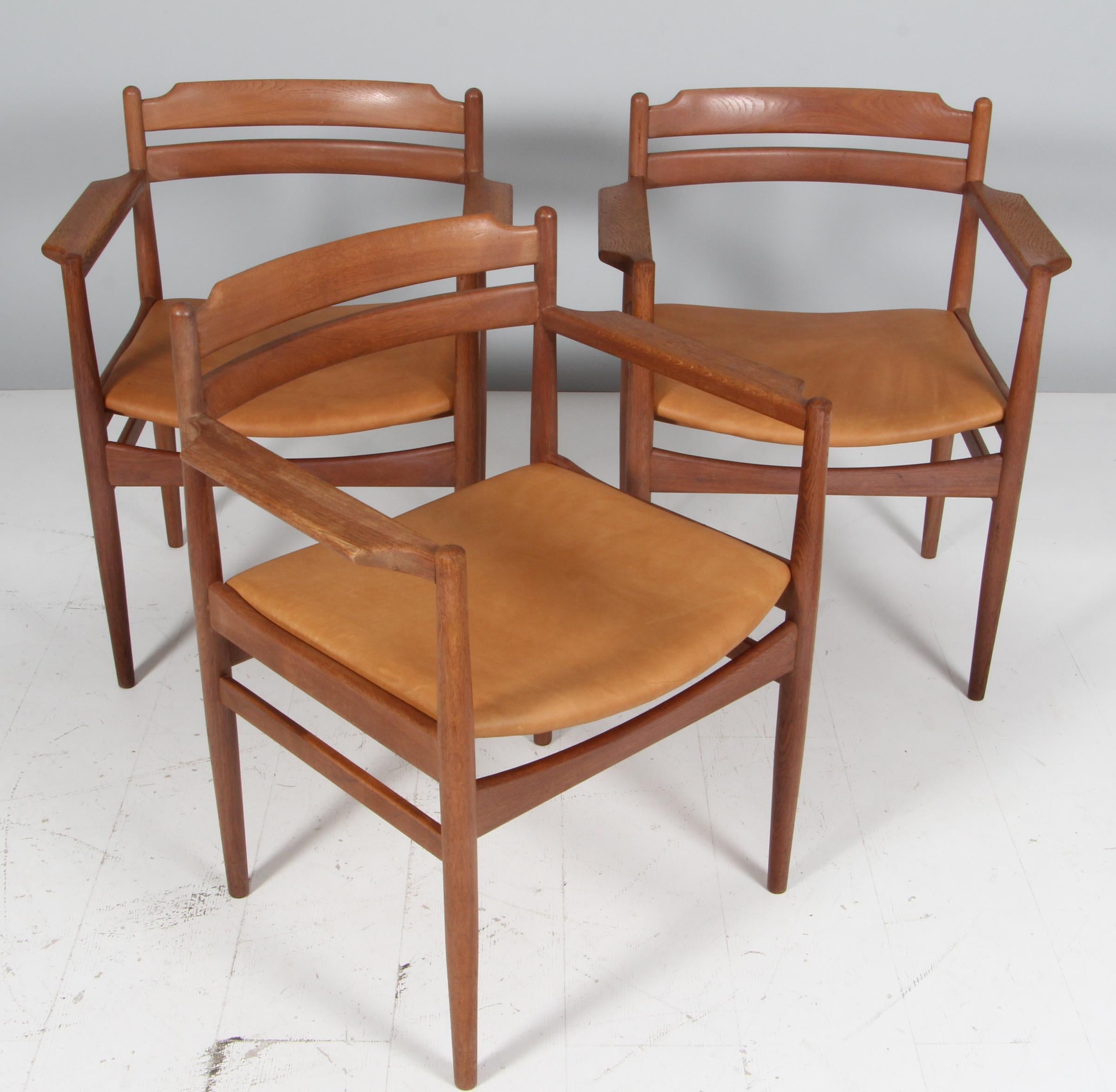 Poltrone  Sedie da pranzo danesi in rovere oliato disegnate da Poul Volther per Sorø Stolefabrik, circa a metà degli anni '60. 

Nuovo rivestimento in pelle vintage all'anilina
 