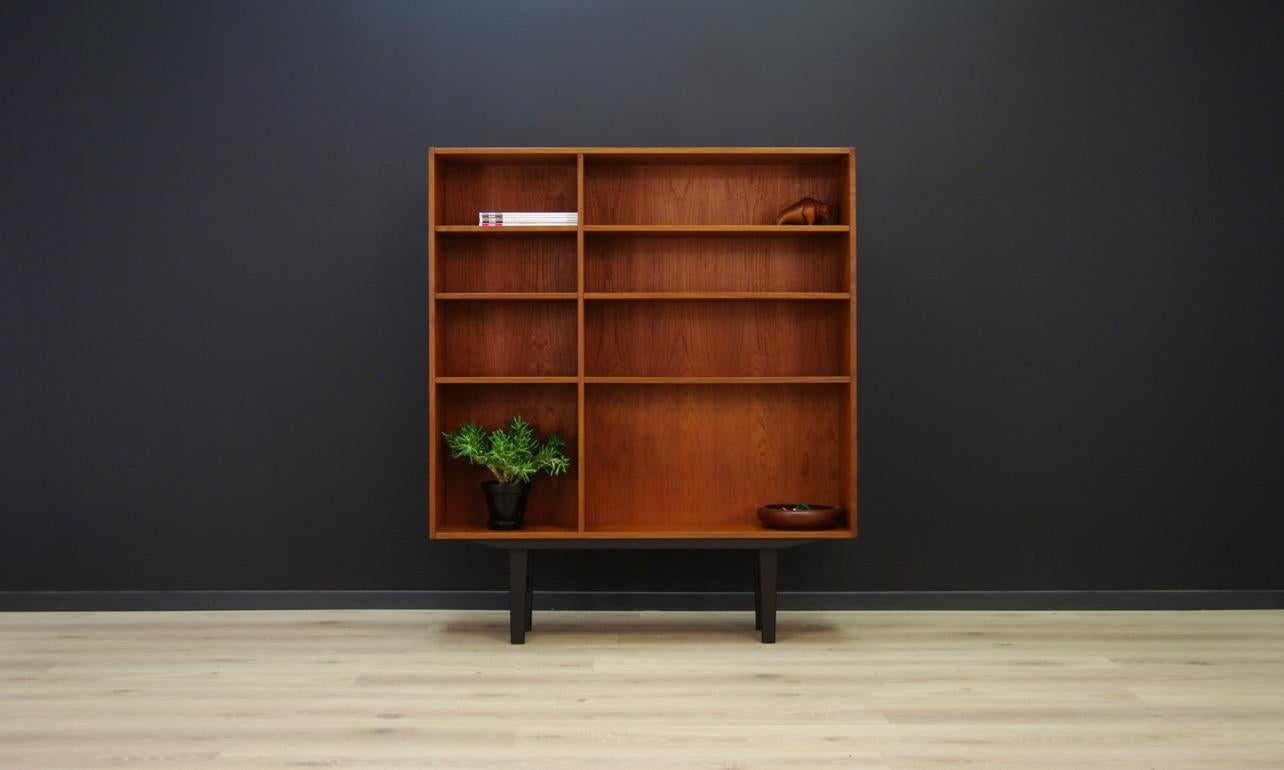 Magnificent bookcase from the 1960s-1970s, minimalist form - Scandinavian design. Furniture finished with teak veneer. The bookcase has six adjustable shelves. Preserved in good condition (small bruises and scratches) - directly for
