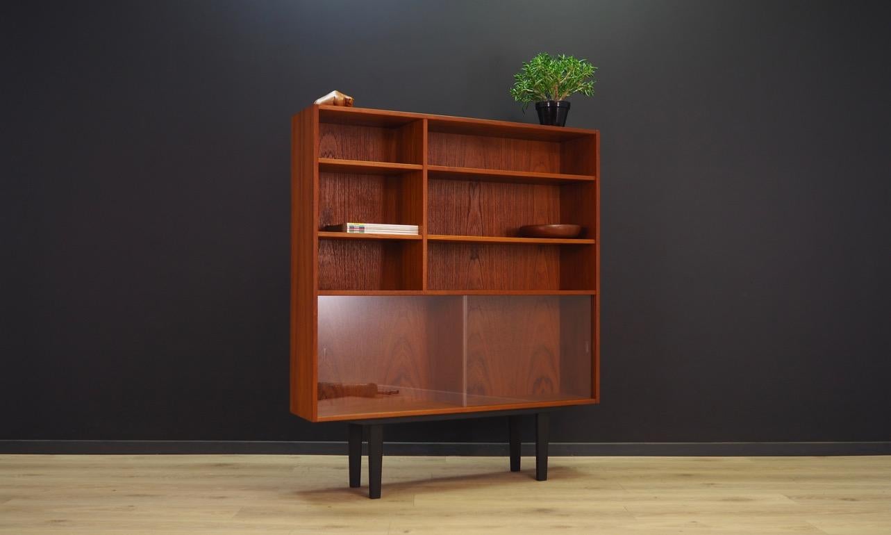 Excellent bookcase from the 1960s-1970s, Minimalist form - Scandinavian design. Furniture finished with teak veneer. The bookcase has a sliding glass doors. Preserved in good condition (small bruises and scratches) - directly for use.

Dimensions: