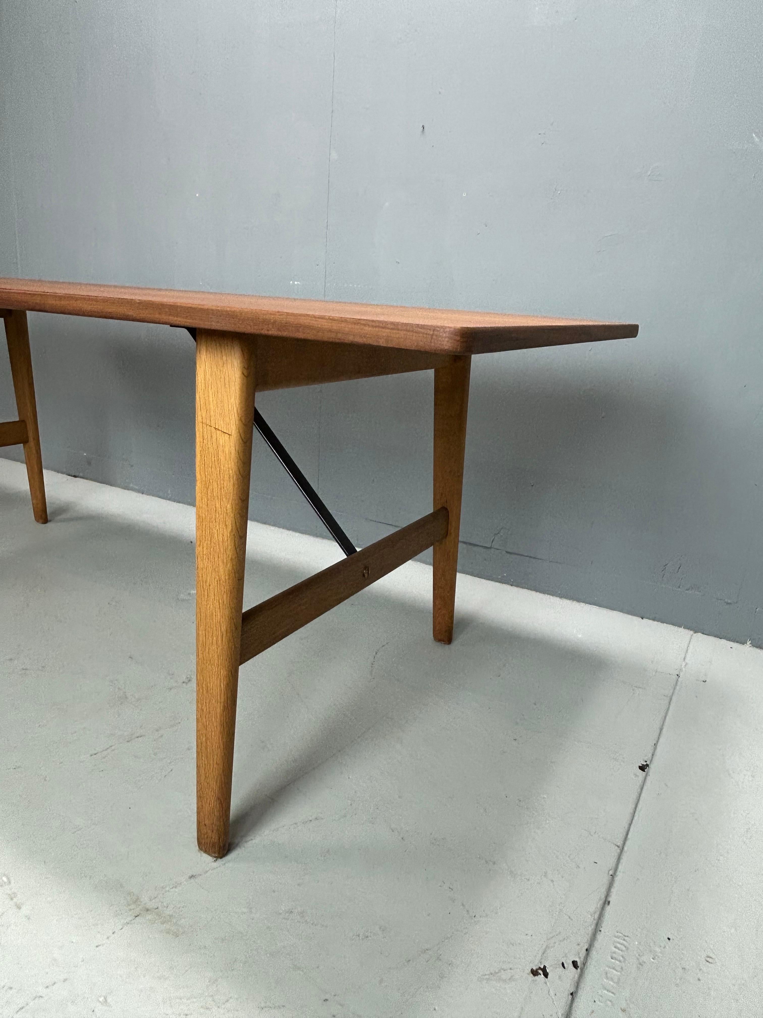 Mid-Century Modern Danish design Børge Mogensen low dining table, model 281 For Sale