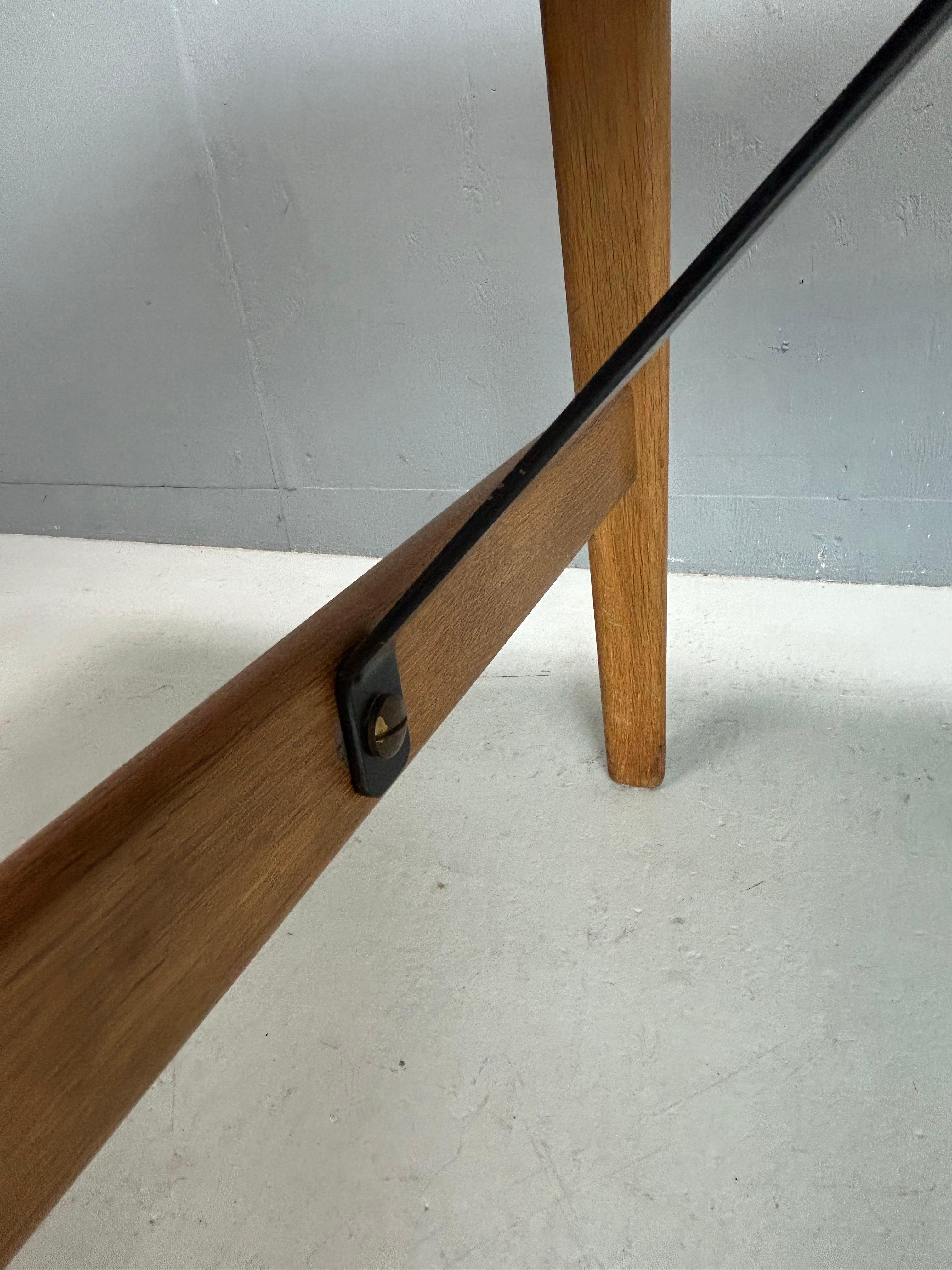 Danish design Børge Mogensen low dining table, model 281 For Sale 3