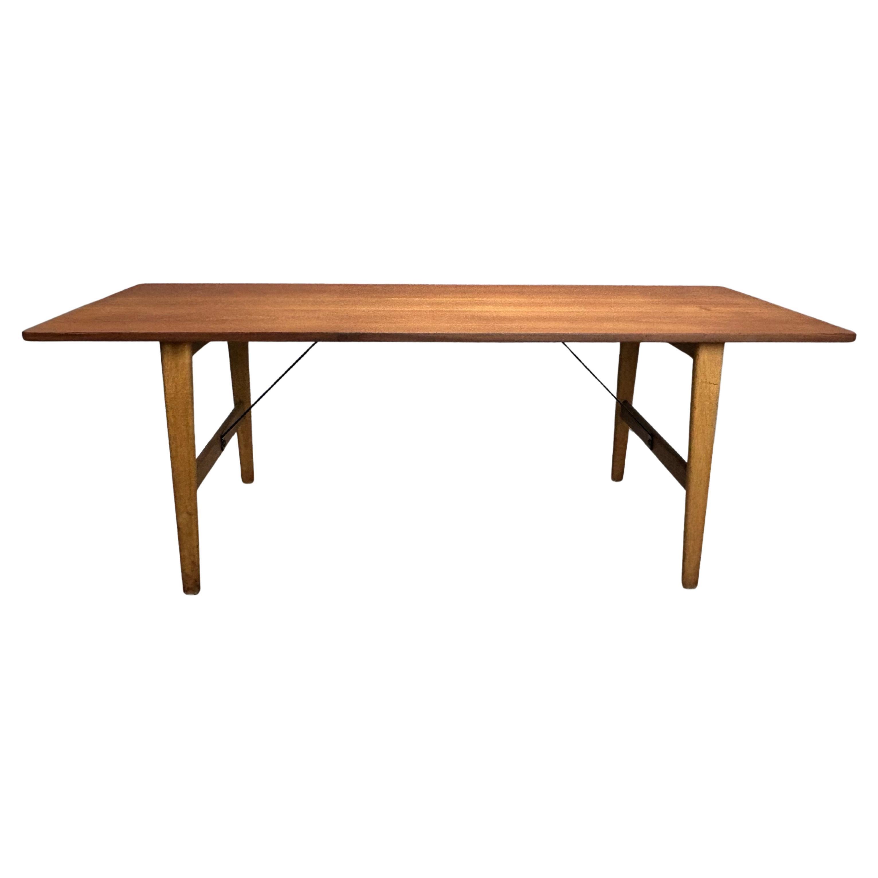 Danish design Børge Mogensen low dining table, model 281 For Sale
