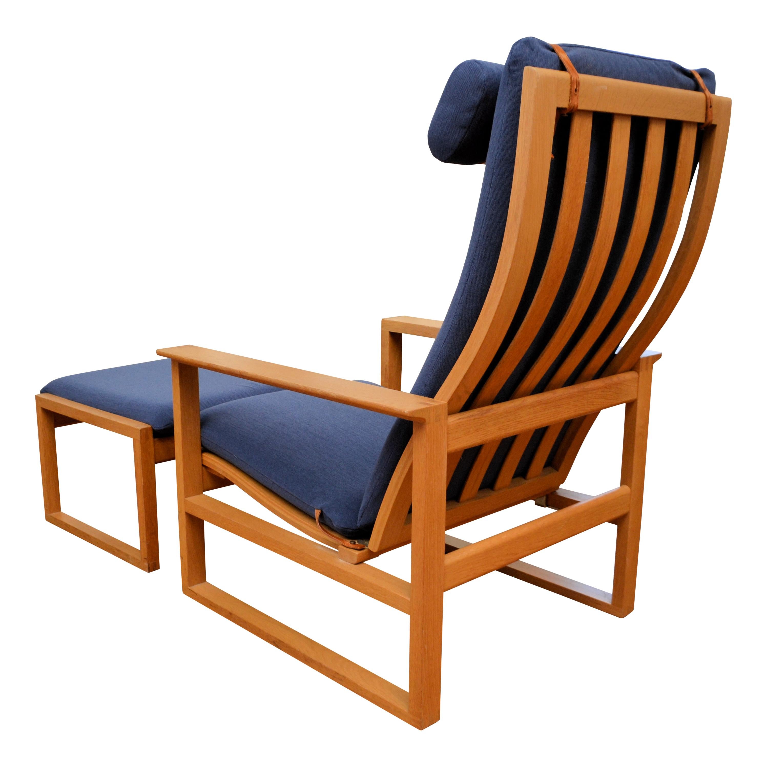 Mid-Century Modern Danish Design Børge Mogensen Model 2254 Oak Lounge Chair and Ottoman