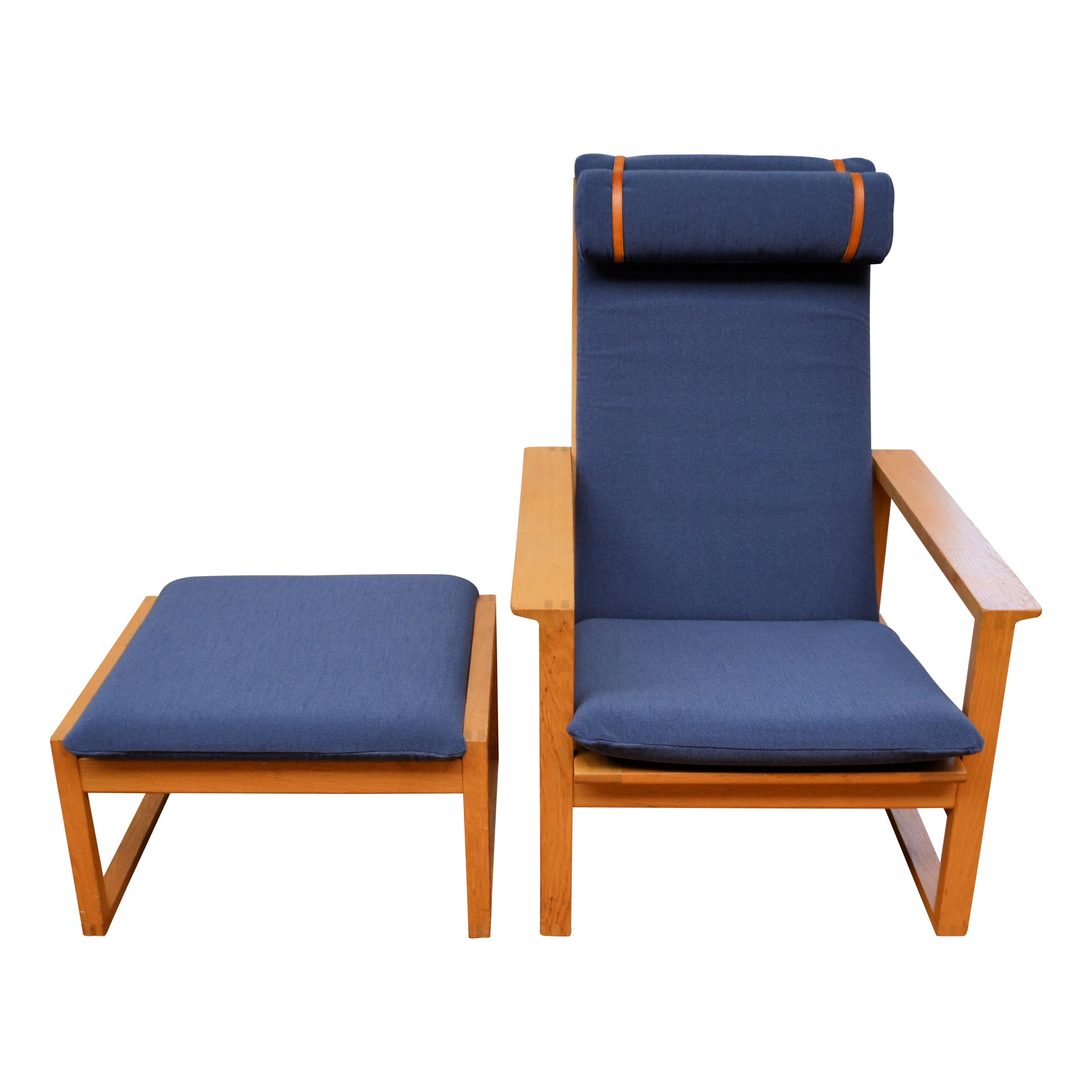 20th Century Danish Design Børge Mogensen Model 2254 Oak Lounge Chair and Ottoman