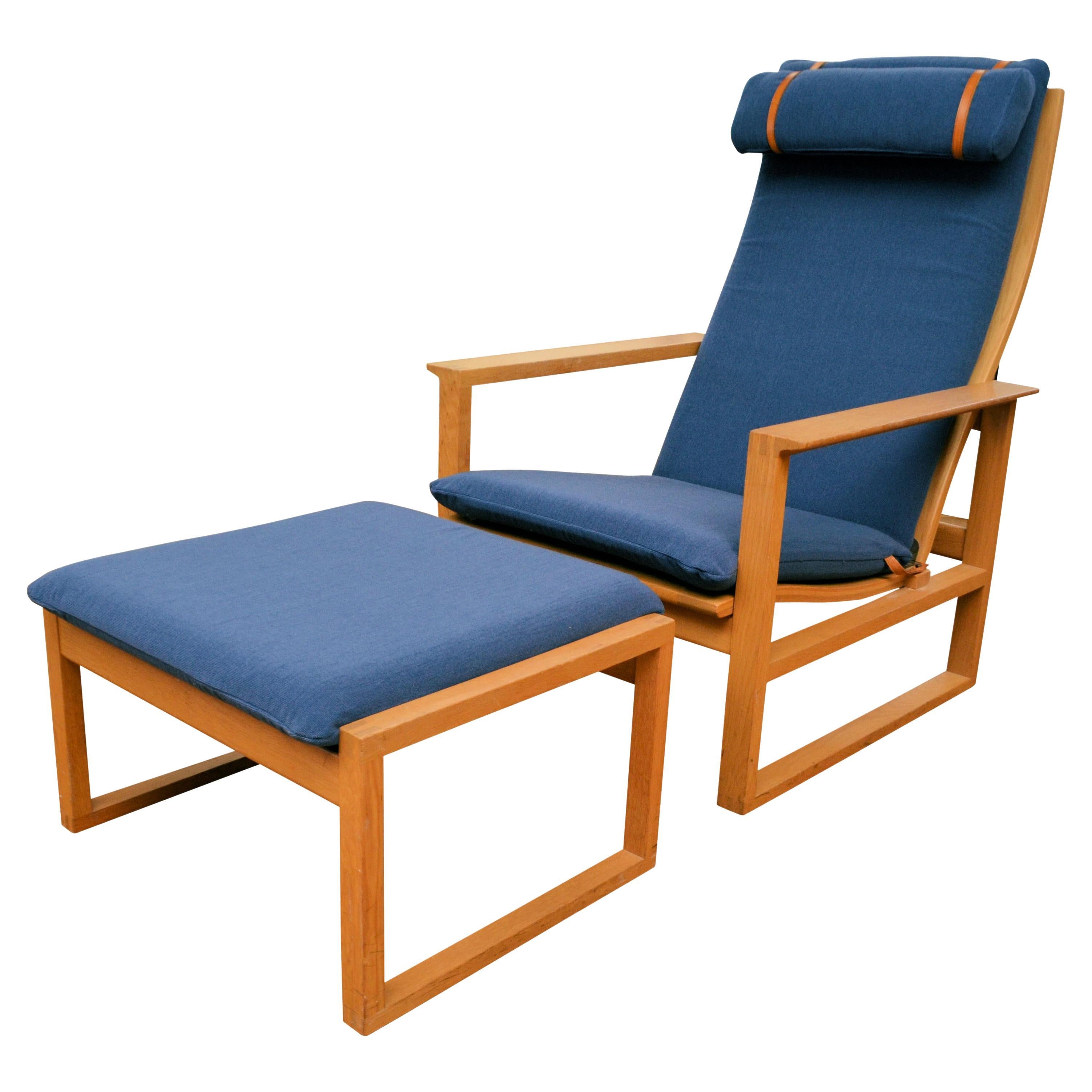 Danish Design Børge Mogensen Model 2254 Oak Lounge Chair and Ottoman