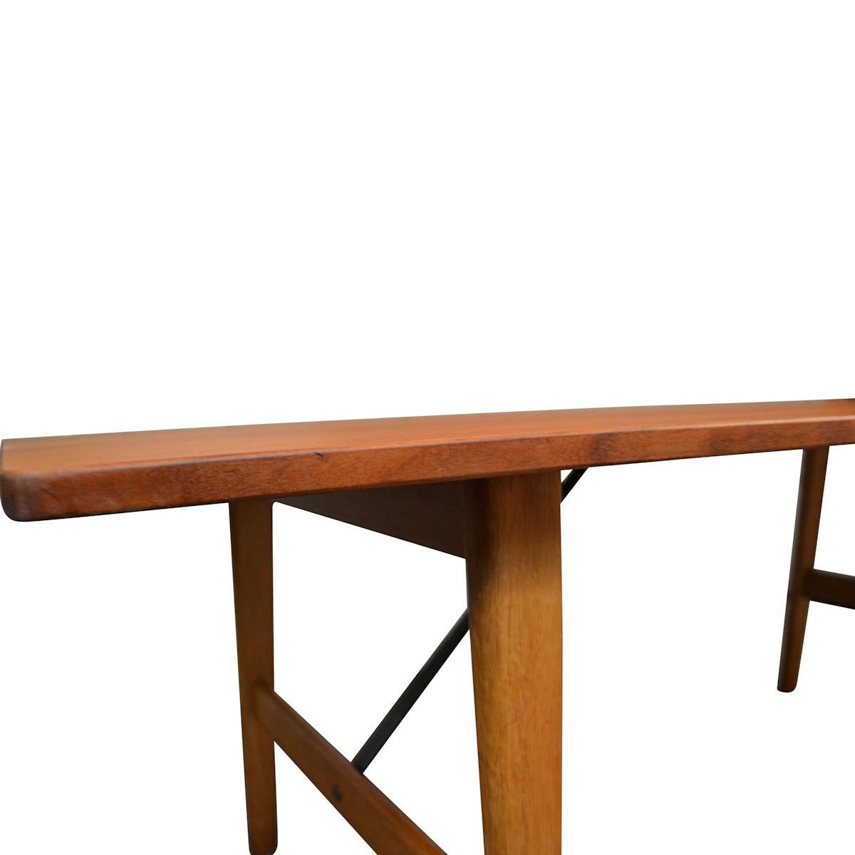 Mid-20th Century Danish Design Børge Mogensen Teak Lounge Table, Model 281