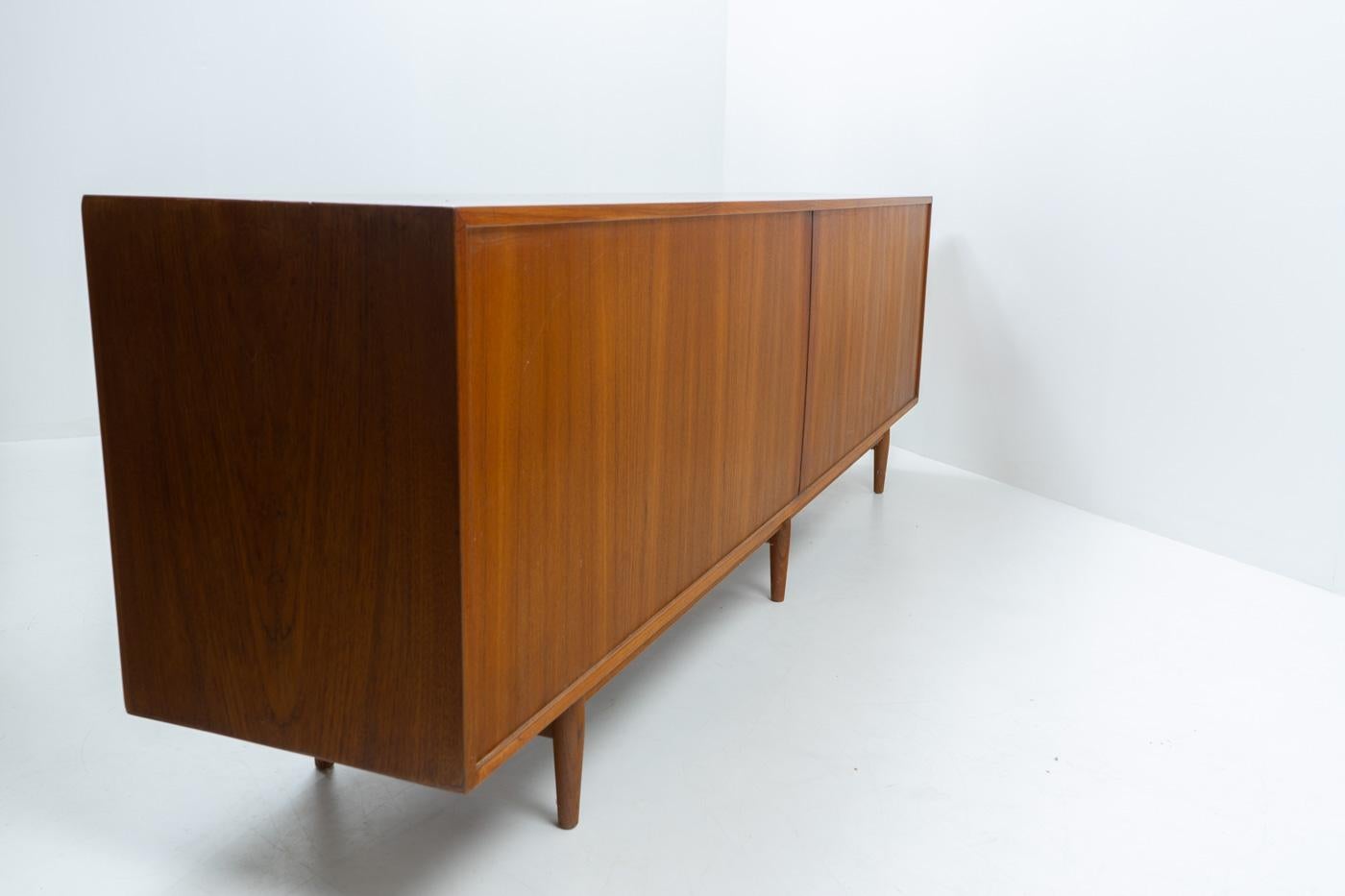 Danish Design Classic Arne Voder for Sibast, Triennale Sideboard, 1950s For Sale 4