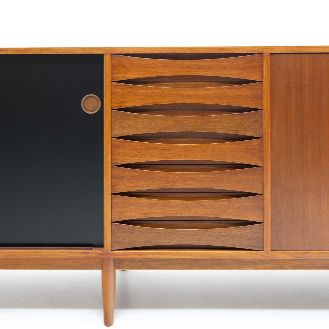 Danish Design Classic Arne Voder for Sibast, Triennale Sideboard, 1950s For Sale 6