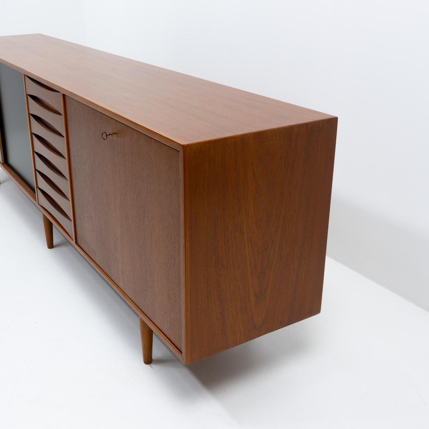 Mid-20th Century Danish Design Classic Arne Voder for Sibast, Triennale Sideboard, 1950s For Sale
