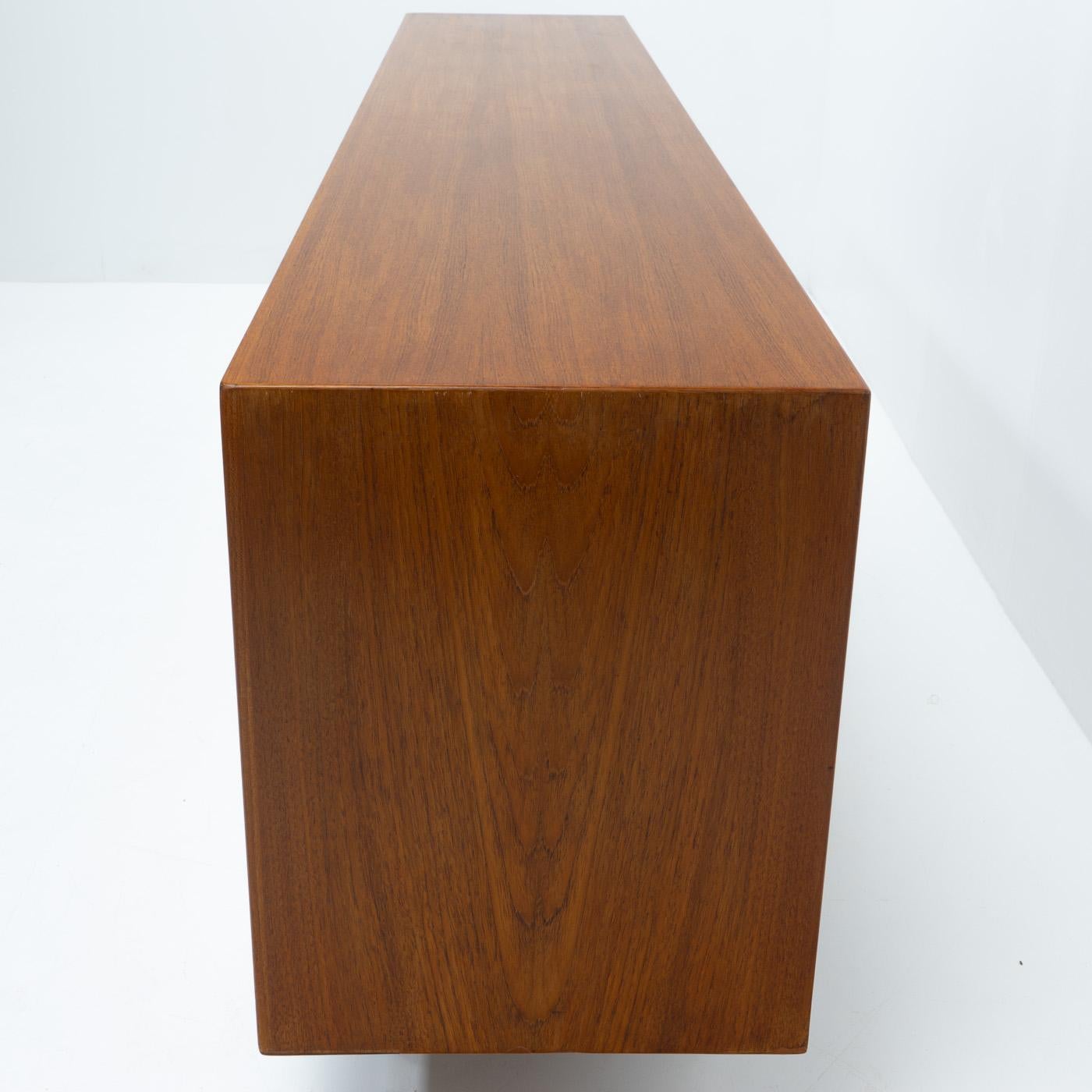 Danish Design Classic Arne Voder for Sibast, Triennale Sideboard, 1950s For Sale 2