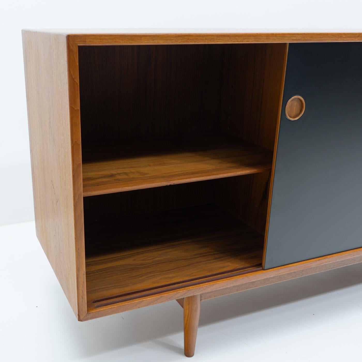 Danish Design Classic Arne Voder for Sibast, Triennale Sideboard, 1950s For Sale 3