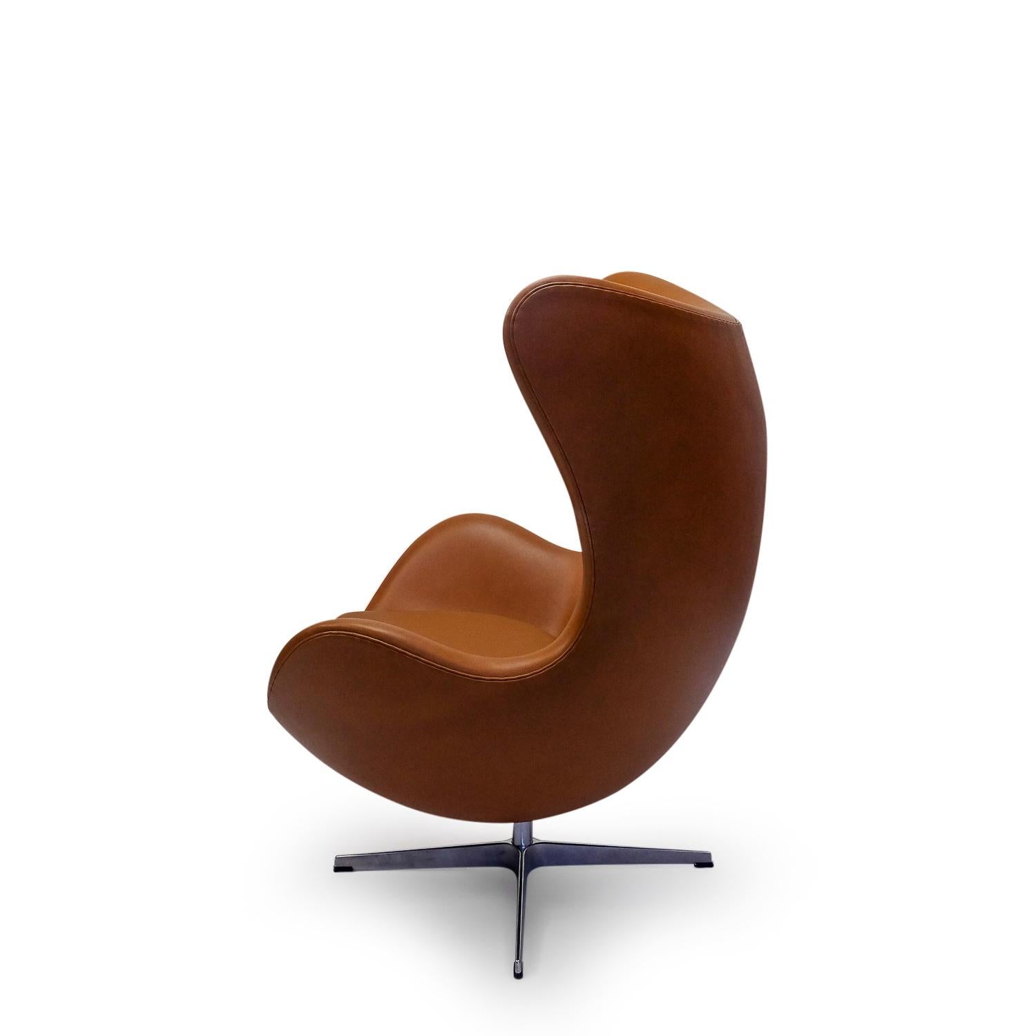 Mid-Century Modern Danish Design Classic Fritz Hansen Egg Chair by Arne Jacobsen, in Cognac Leather