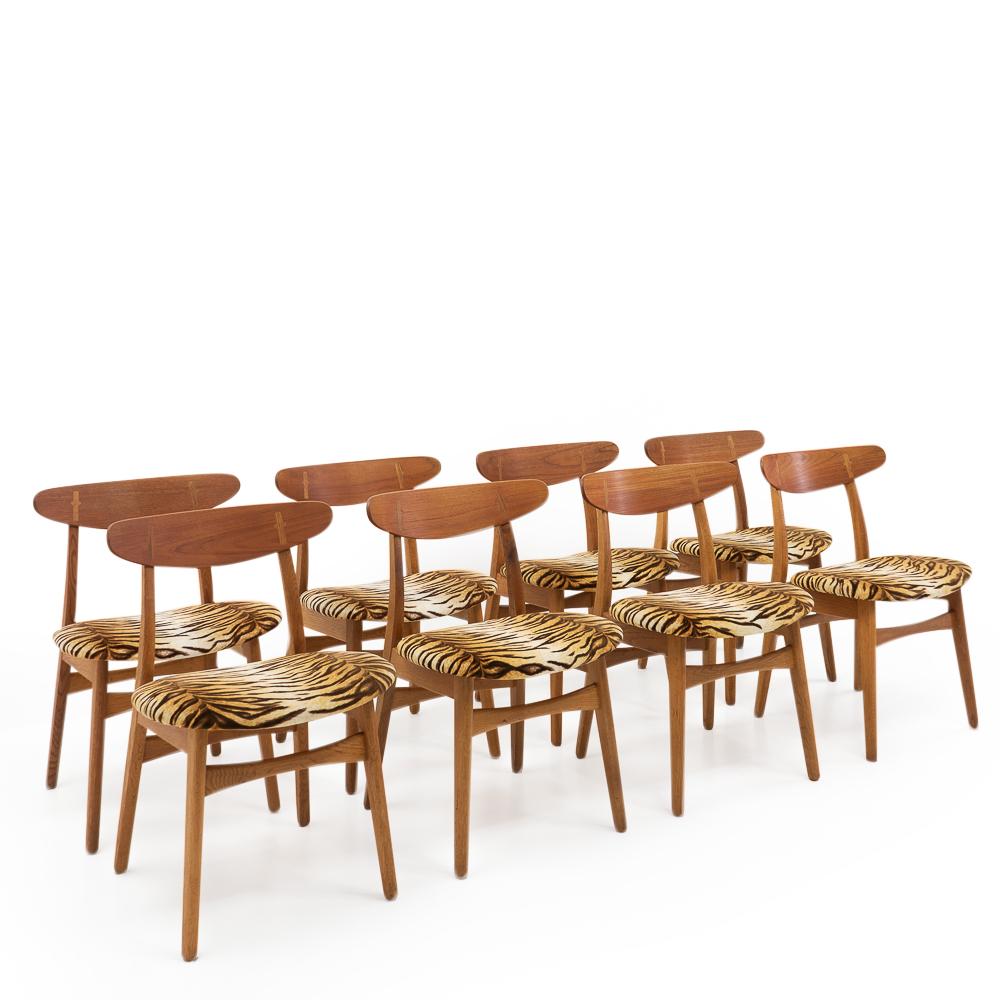 Mid-Century Modern Danish Design Classic Hans Wegner CH30 Chairs in Teak, 1960s, Set of 8 en vente