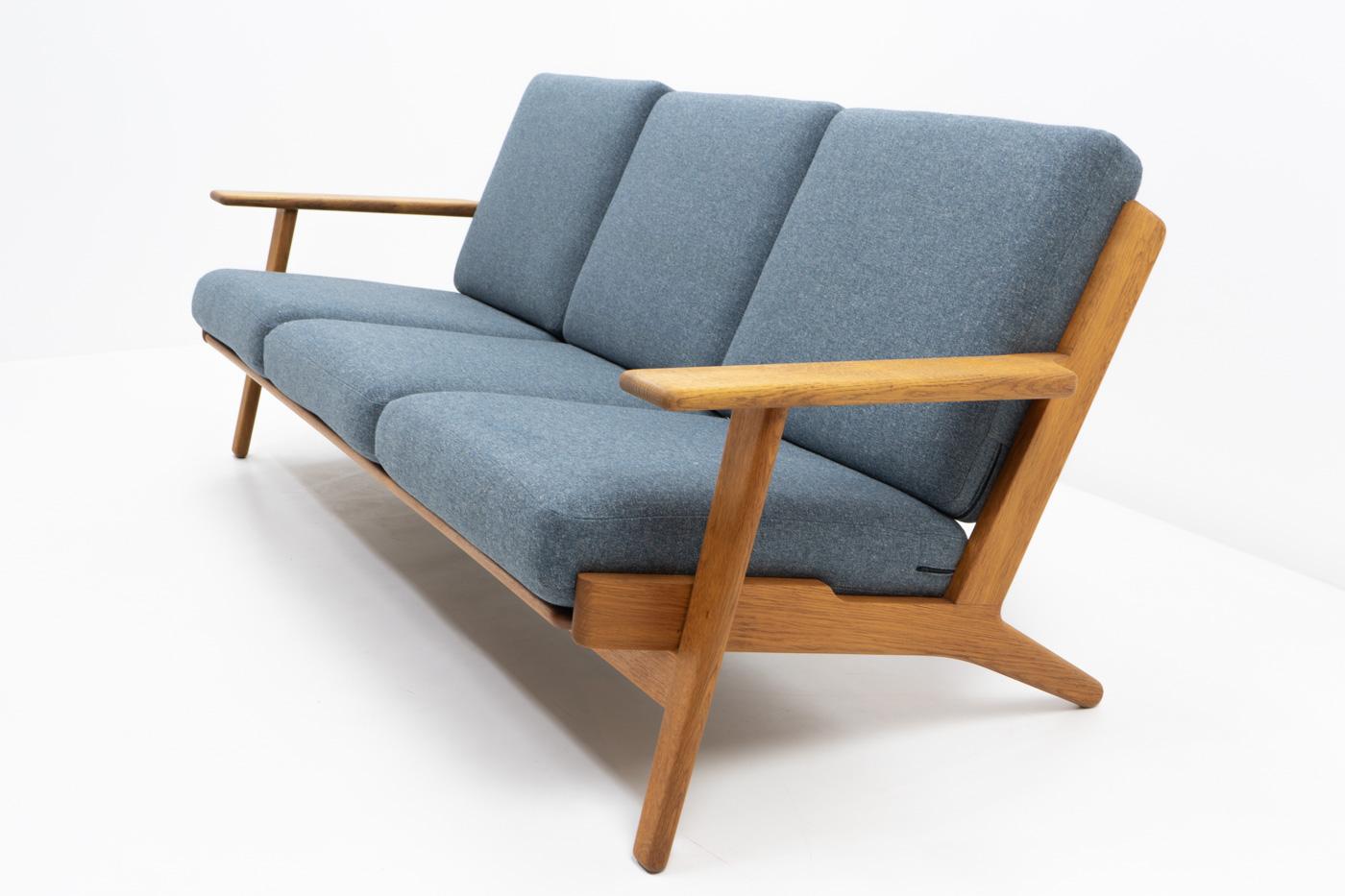 Danish Design Classsic GE 290 Three Seater Sofa by Hans Wegner for GETAMA, 1960s For Sale 5