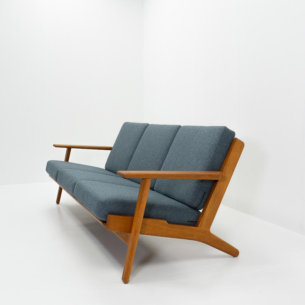 Mid-Century Modern Danish Design Classsic GE 290 Three Seater Sofa by Hans Wegner for GETAMA, 1960s For Sale