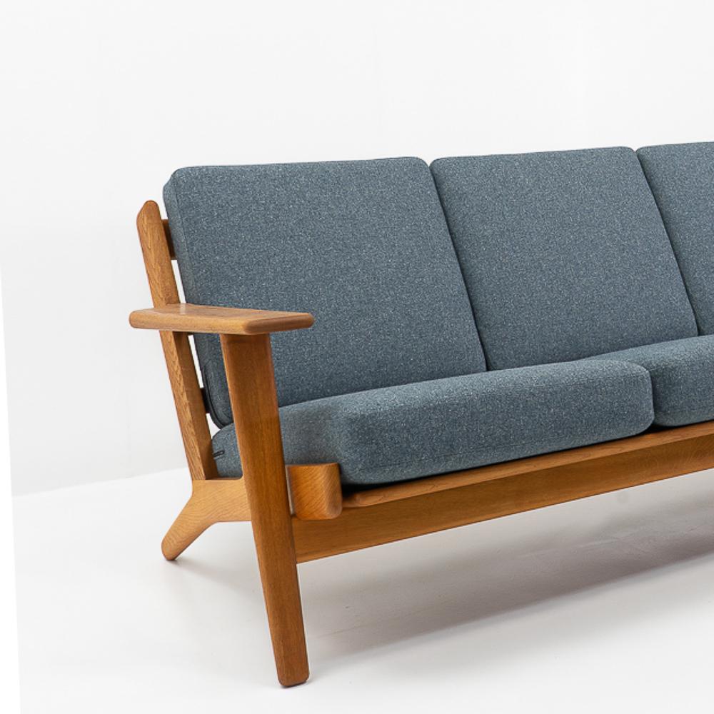 Danish Design Classsic GE 290 Three Seater Sofa by Hans Wegner for GETAMA, 1960s In Good Condition For Sale In Renens, CH