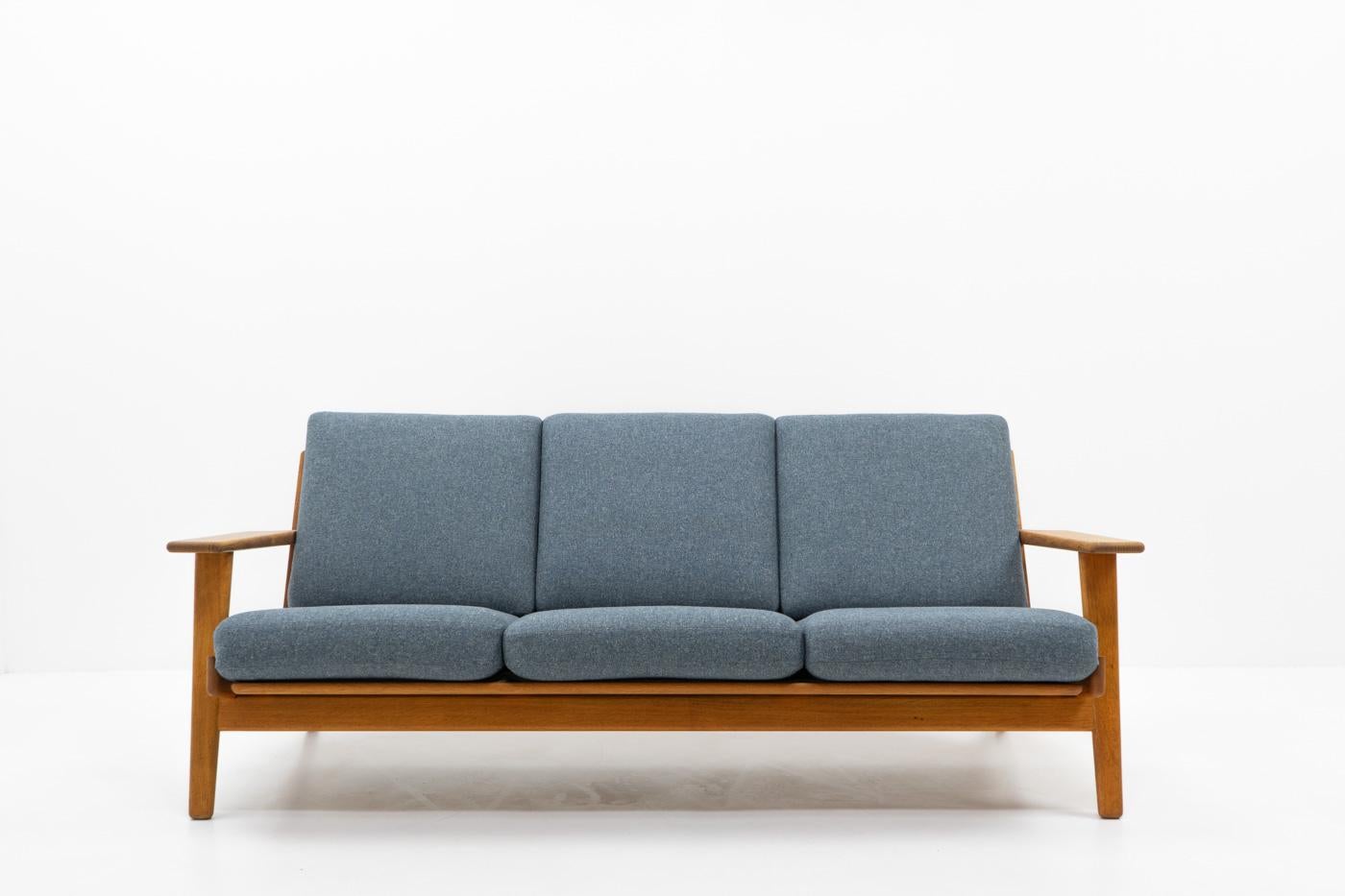 Mid-Century Modern Danish Design Classsic GE 290 Three Seater Sofa by Hans Wegner for GETAMA, 1960s For Sale
