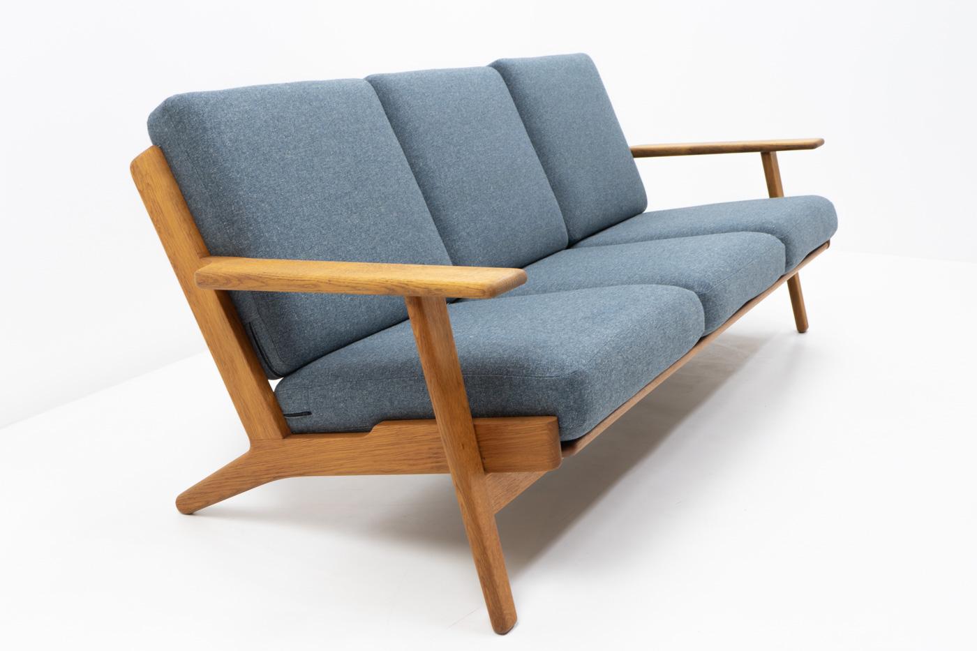 Mid-20th Century Danish Design Classsic GE 290 Three Seater Sofa by Hans Wegner for GETAMA, 1960s For Sale