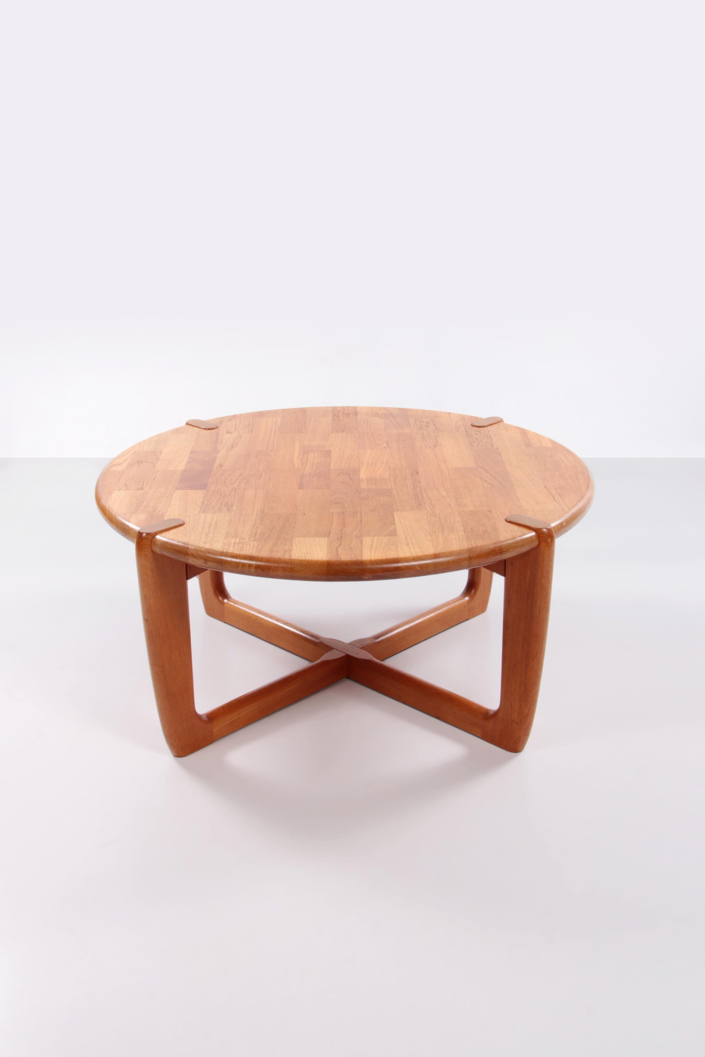 Danish design coffee table by Niels Bach, 1970s


Round coffee table by designer Niels Bach in solid teak, consisting of a thick top with a rounded edge. The blade has four notches where the rectangular support legs are placed.

Produced in