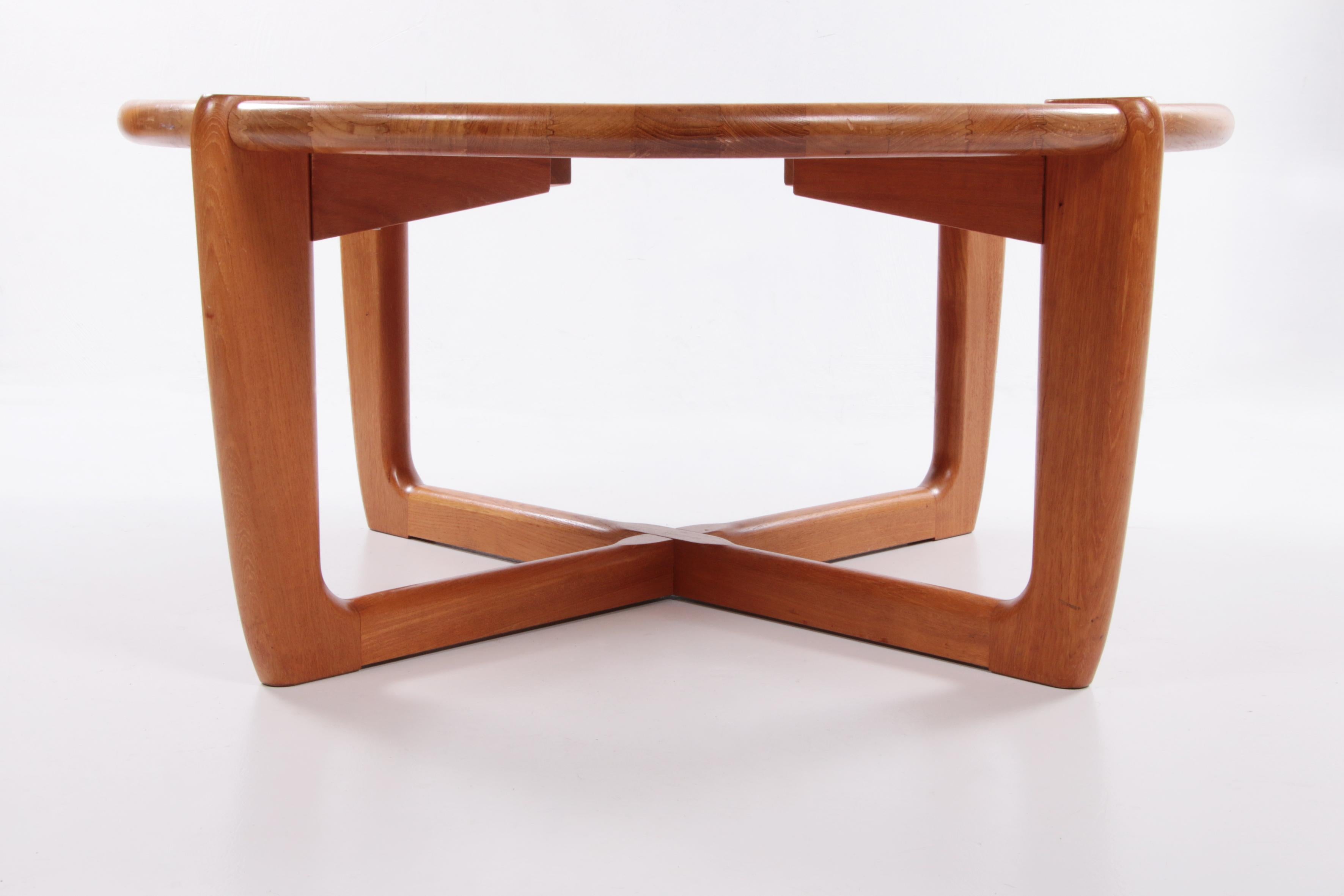 Danish Design Coffee Table by Niels Bach, 1970s In Excellent Condition For Sale In Oostrum-Venray, NL