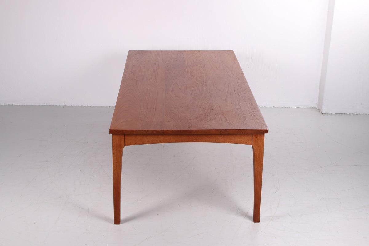 Danish Design Coffee Table in Teak by Niels Bach

Danish teak oblong design coffee table.

The vintage coffee table comes from the sixties and has a beautiful design.

Beautiful curves at the legs of the table.

The condition is good considering the