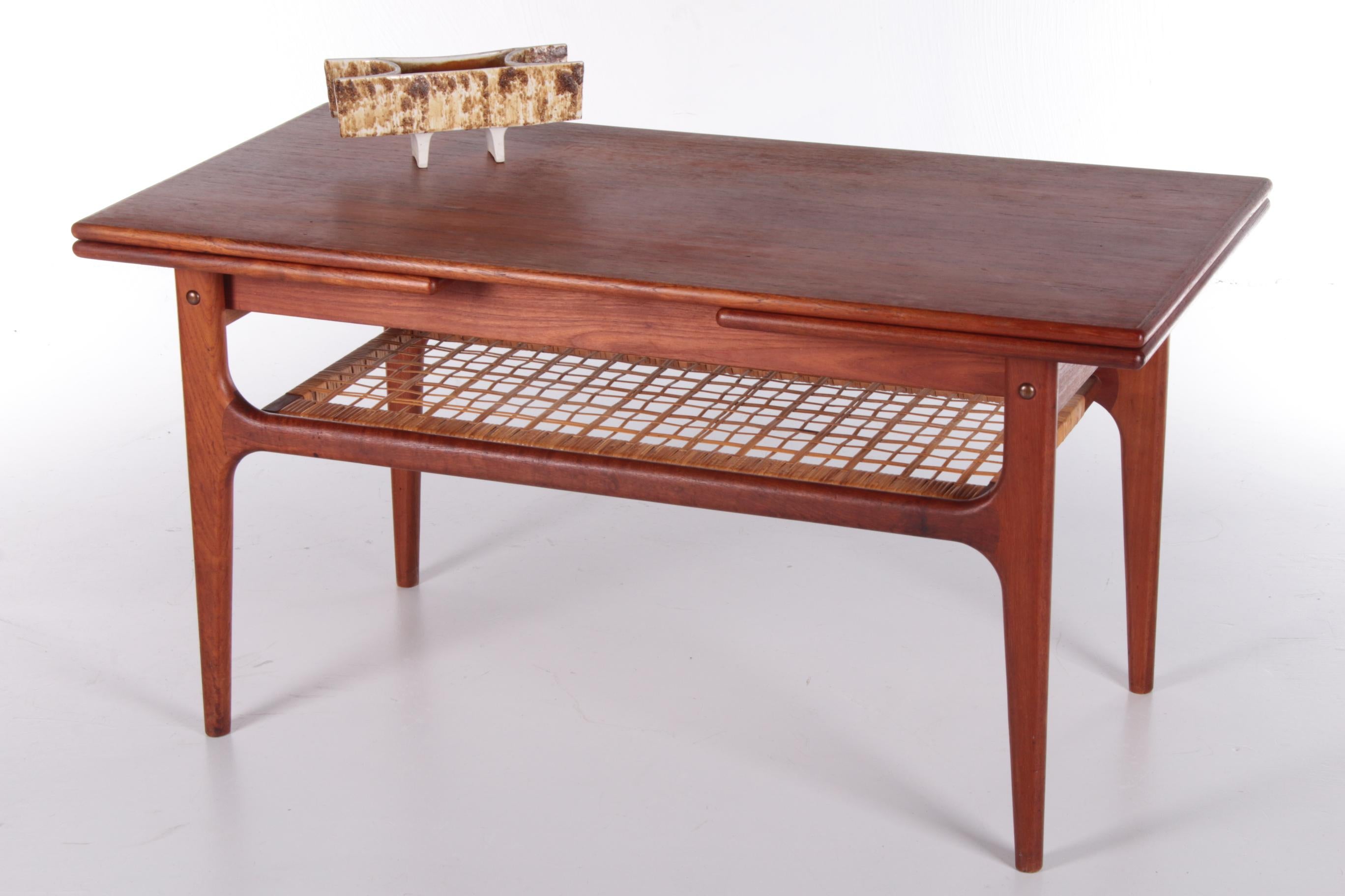 Danish Design coffee table made by Trioh Denmark.


Danish vintage teak coffee table from the early sixties.

Beautiful piece of furniture with special details, such as the warehouse part made of wicker and the extendable extra parts, part of