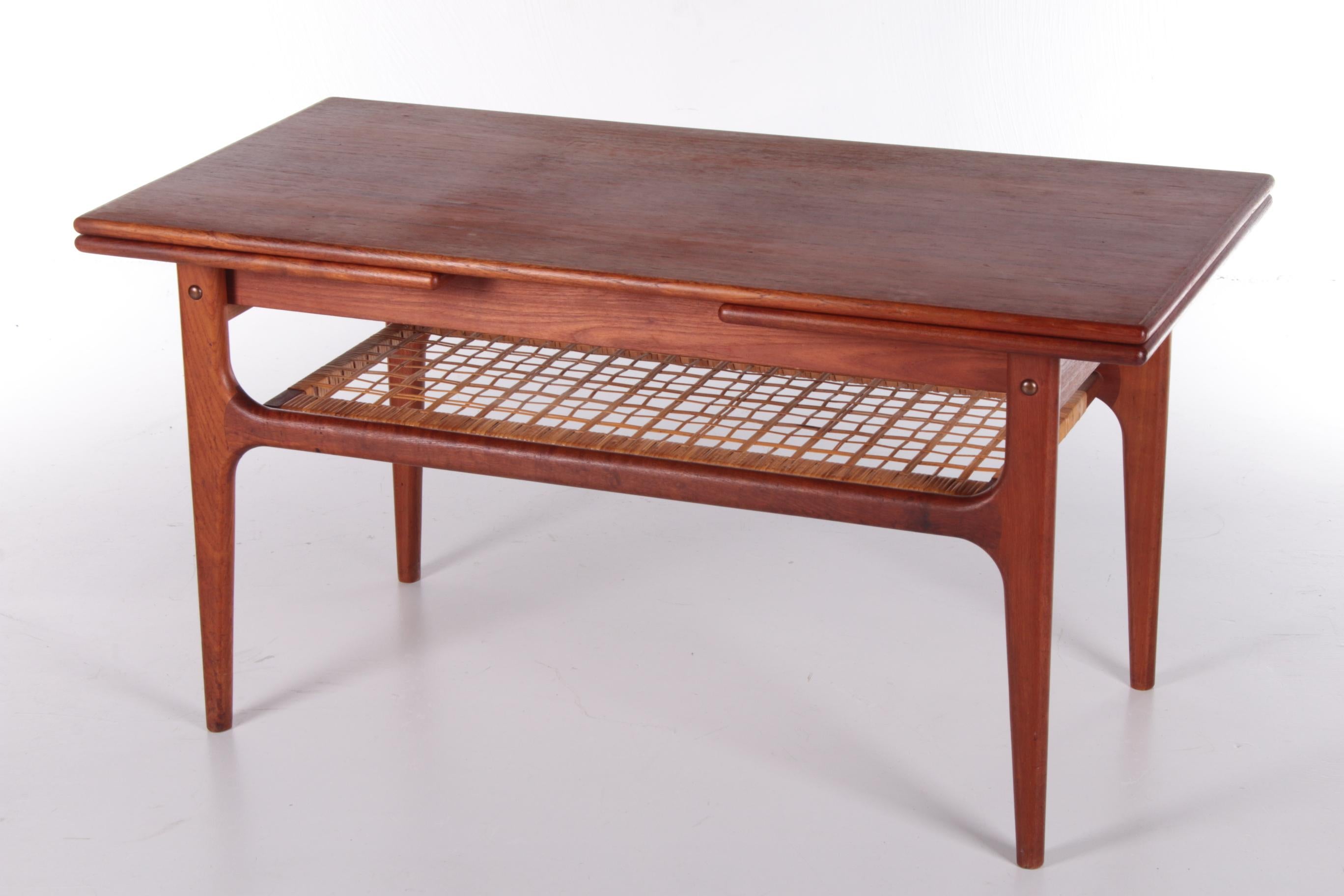 Mid-Century Modern Table basse danoise fabriquée par Trioh Denmark en vente