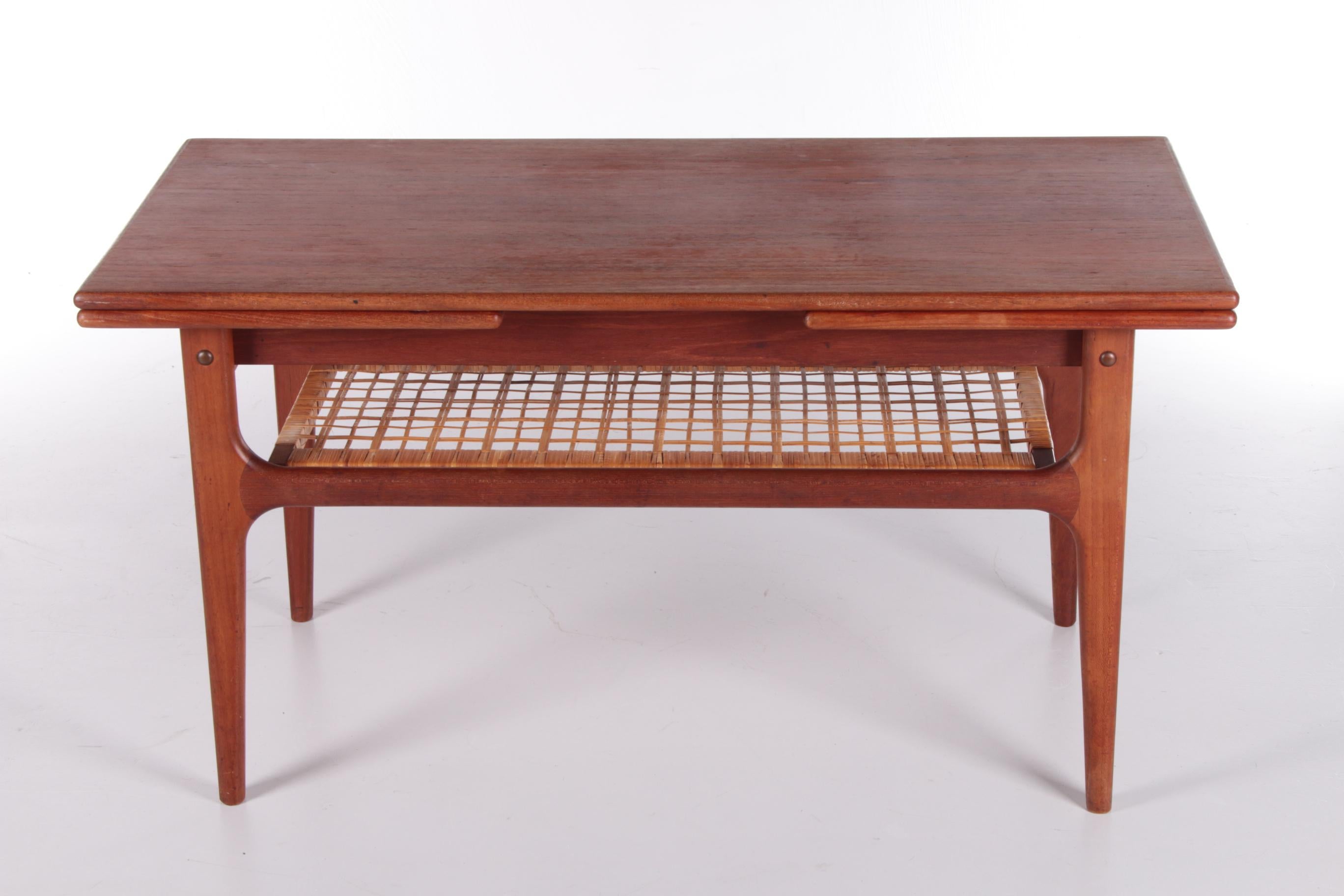 Milieu du XXe siècle Table basse danoise fabriquée par Trioh Denmark en vente