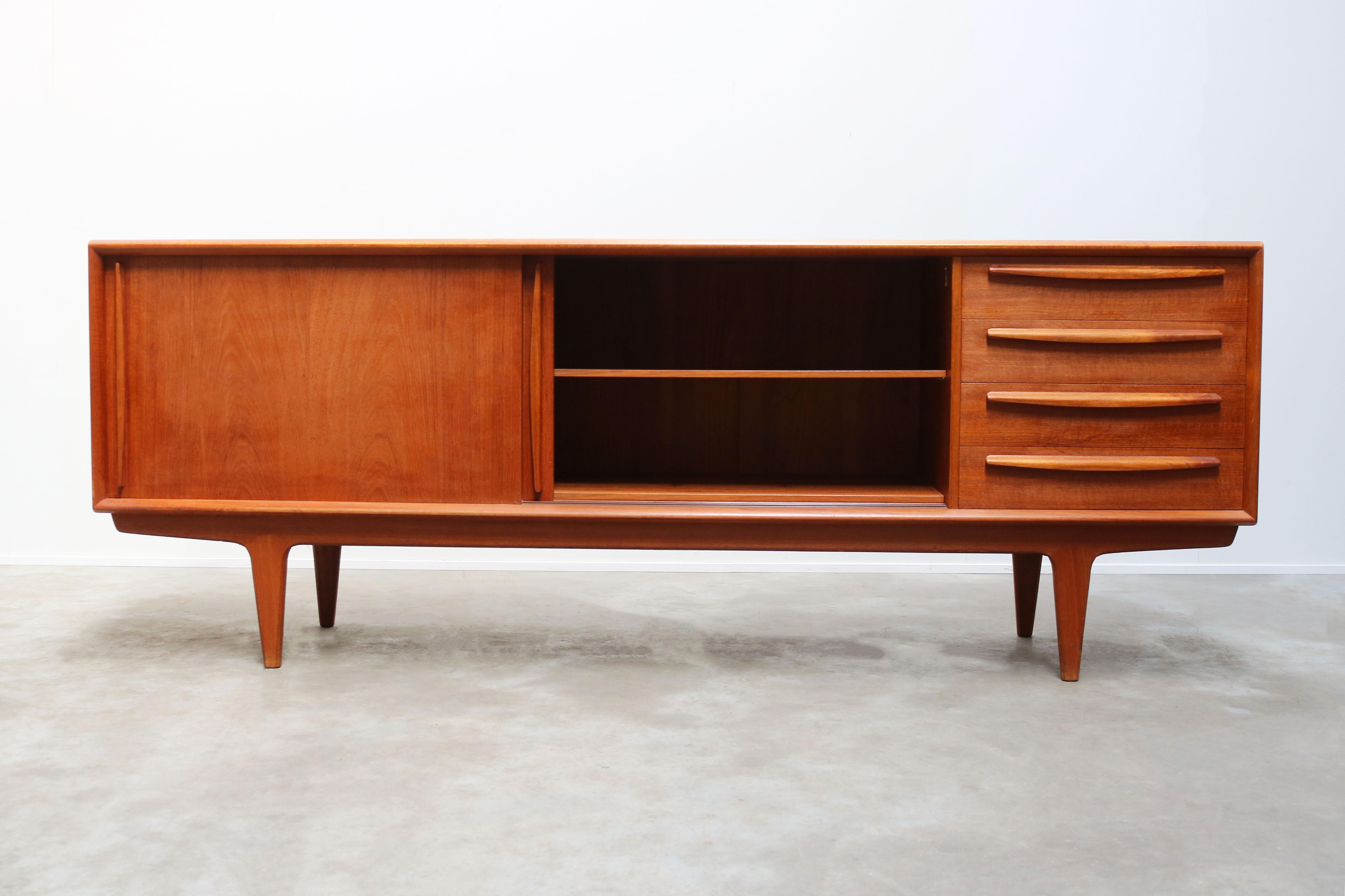 Gorgeous Danish design credenza/sideboard in teak designed and produced by Bernhard Pedersen. Bernhard Pedersen is known for very high quality Danish furniture and this piece perfectly reflects that. The sideboard has 2 sliding doors and 4 drawers.