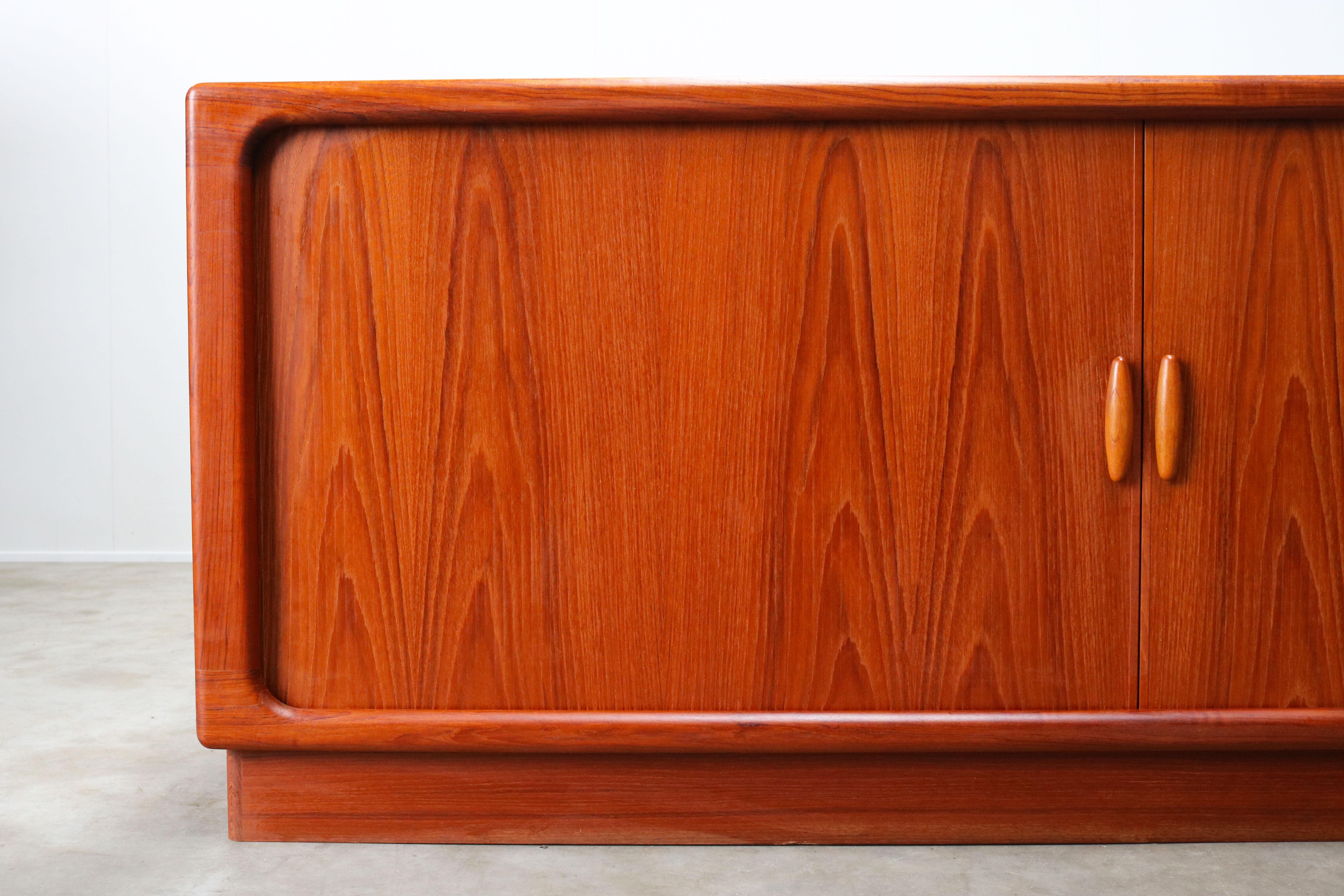 Magnificent Danish design credenza or sideboard designed and produced by the famous Dyrlund furniture makers in the 1950s. Dyrlund is well known for its high quality Danish furniture and this piece perfectly reflects that. The organic shaped wood on