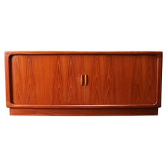 Dänisches Design Anrichte / Sideboard von Dyrlund 1950er Jahre Teakholz Organische Tambour-Türen