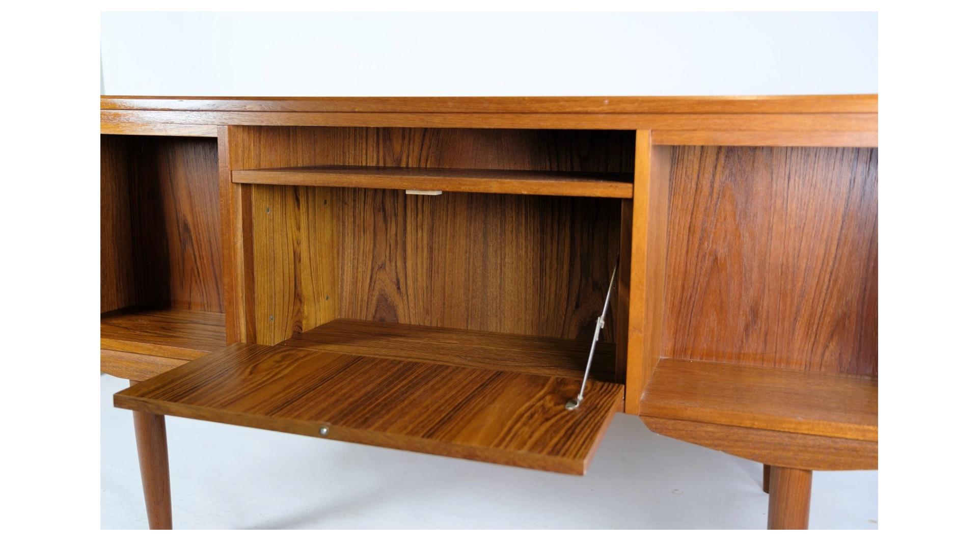 Desk Of High Quality Made In Teak Made By AP Furniture Svenstrup From 1960s  For Sale 2