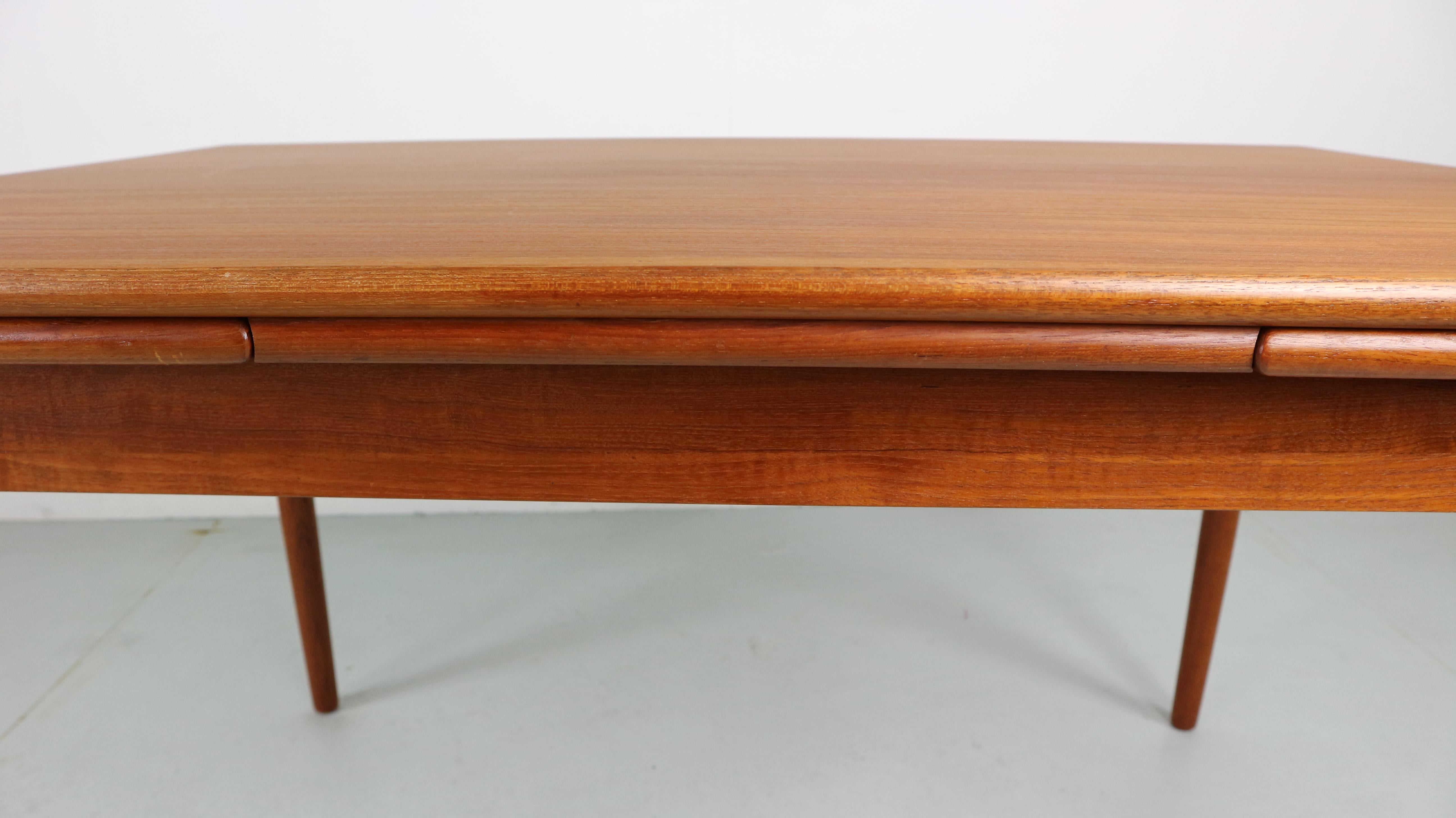 Danish Design Extendable Dining Table Teak, 1970s 9