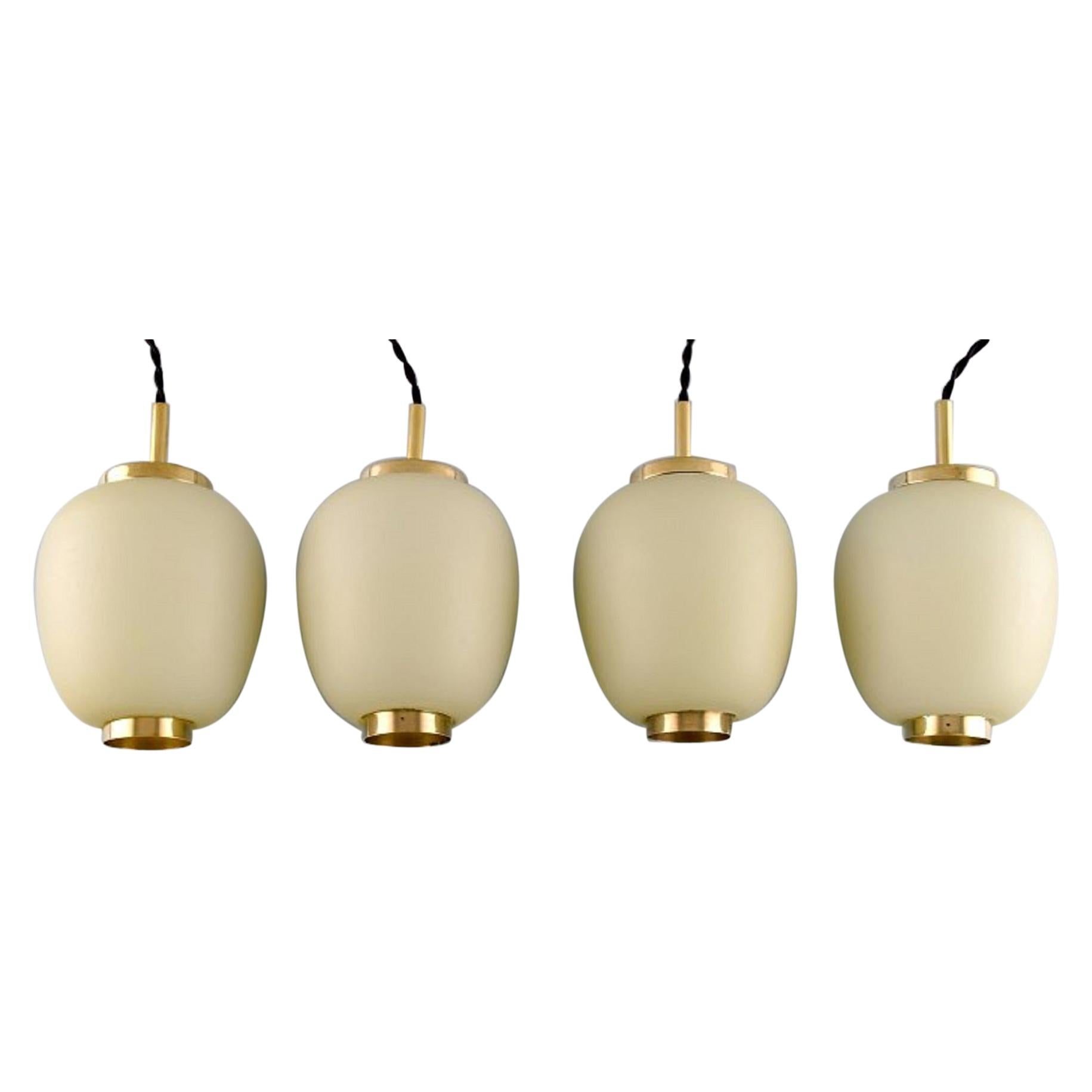 Dänisches Design, vier China-Lampen oder Hängelampen aus mattem Opalglas, 1960er Jahre