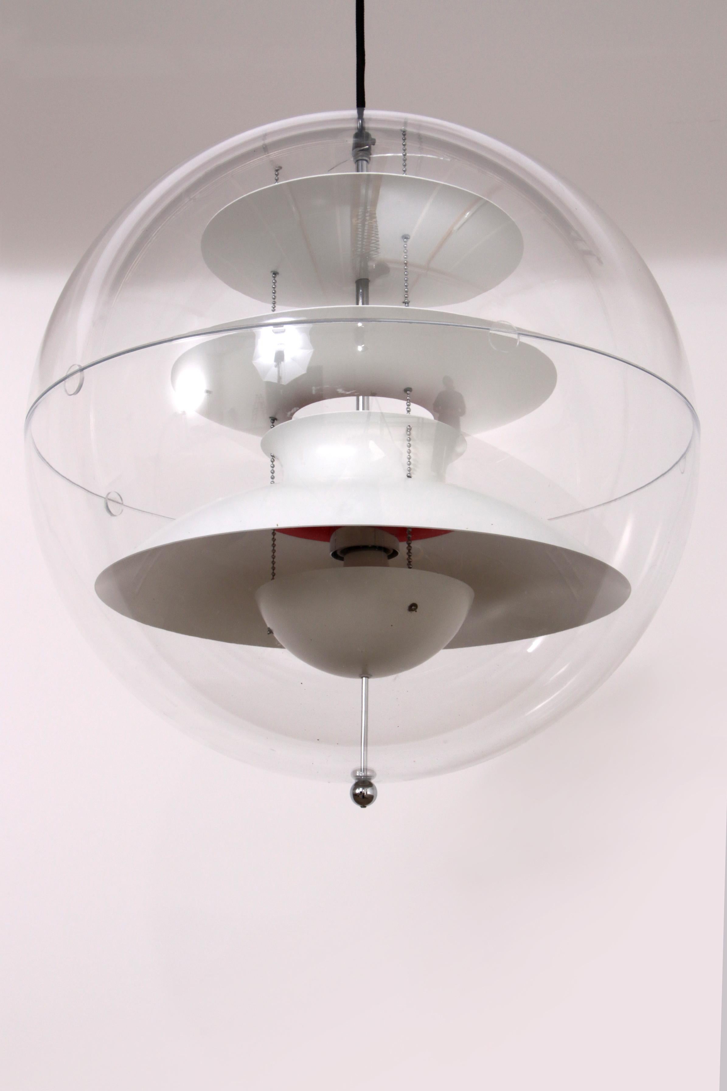 Mid-Century moderno Lampada a sospensione Globe Verner Panton di Design Danese in vendita