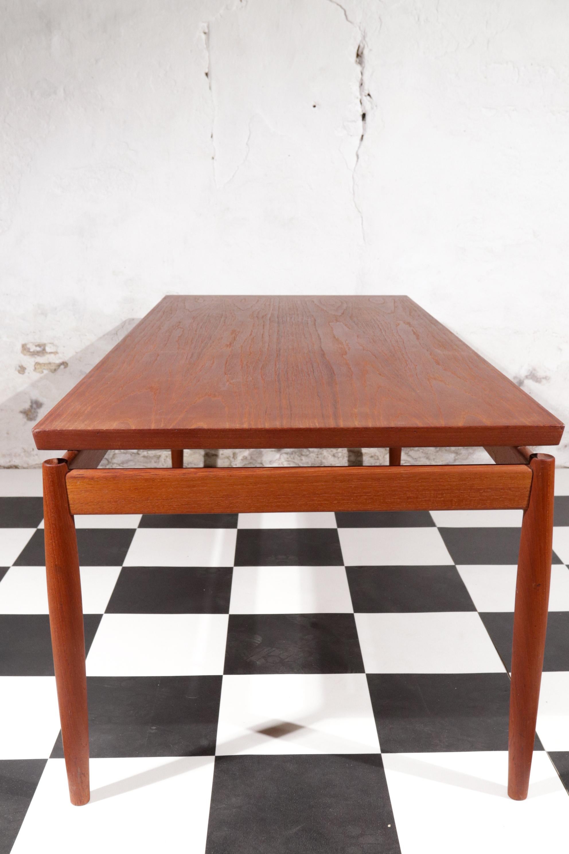 Danish Design Grete Jalk Sofa Table, Model 622 / 54 Teak France & Son, 1960s For Sale 4
