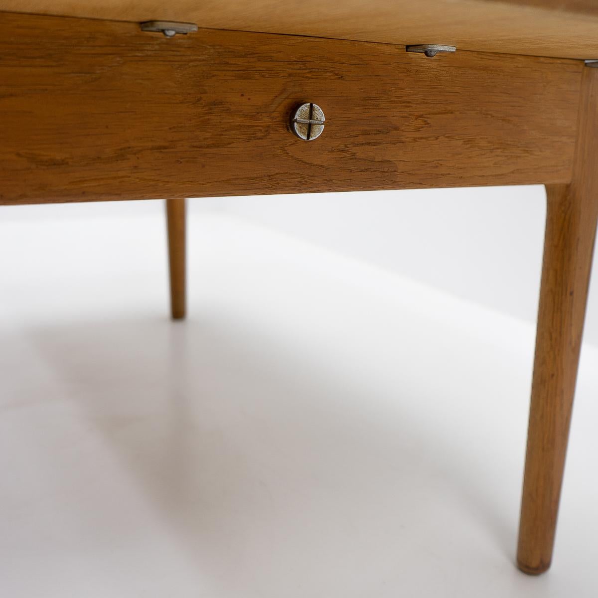 Danish Design Hans Wegner AT-15 Oak Coffee Table, 1960s For Sale 6