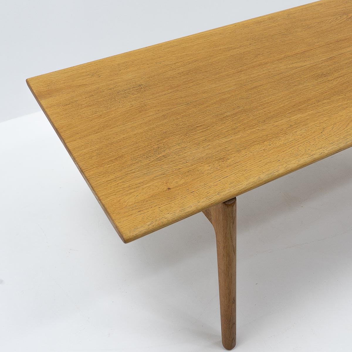 Danish Design Hans Wegner AT-15 Oak Coffee Table, 1960s For Sale 2
