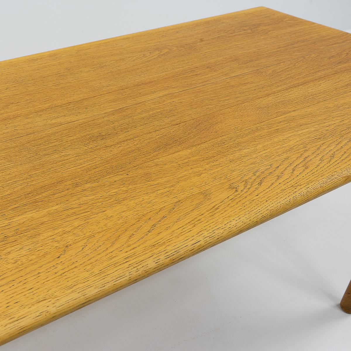 Danish Design Hans Wegner AT-15 Oak Coffee Table, 1960s For Sale 3