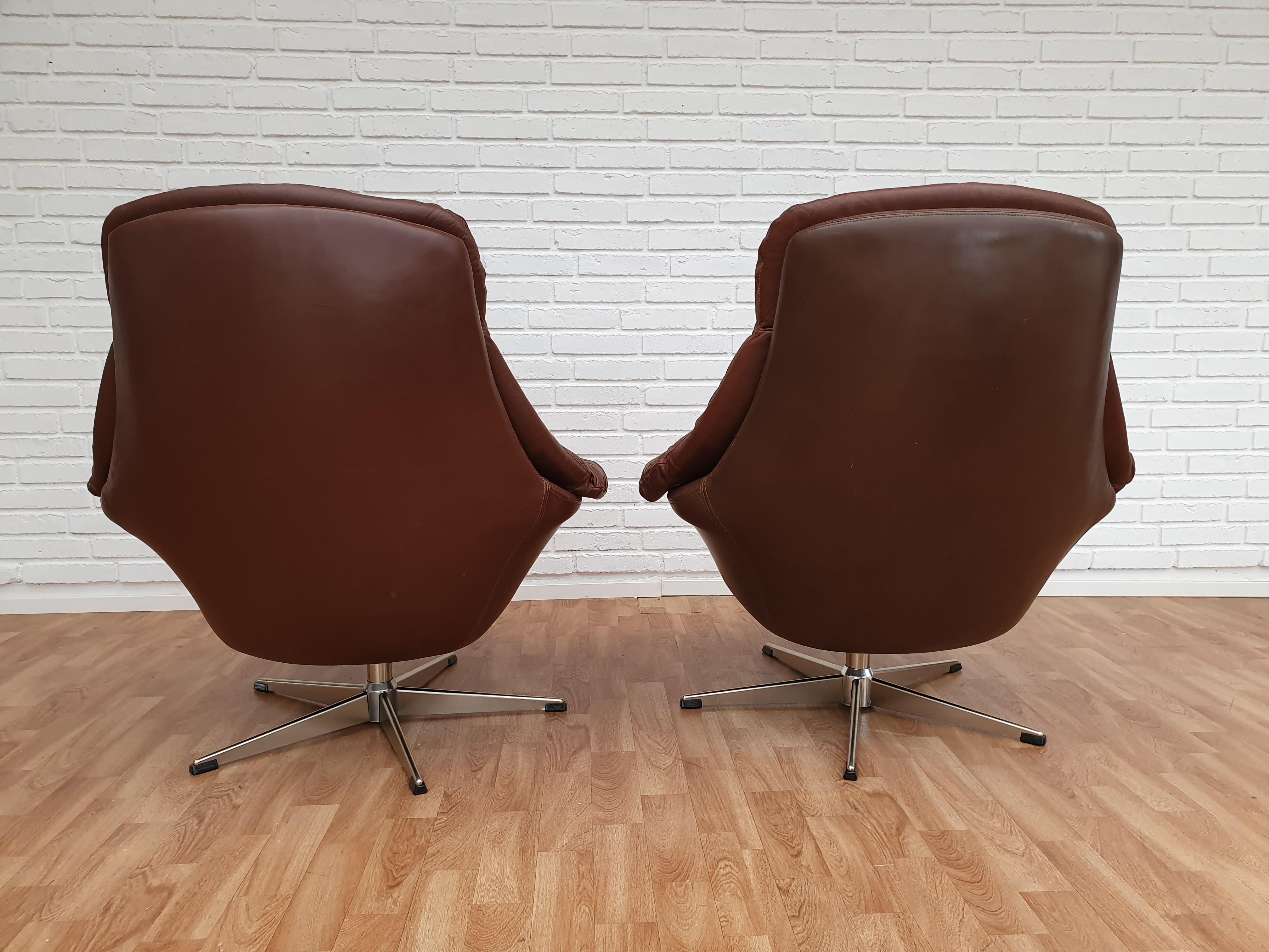 Danish Design, Henry Walter Klein, Pair of High-Backed Armchairs, Swivel Base In Good Condition For Sale In Tarm, DK