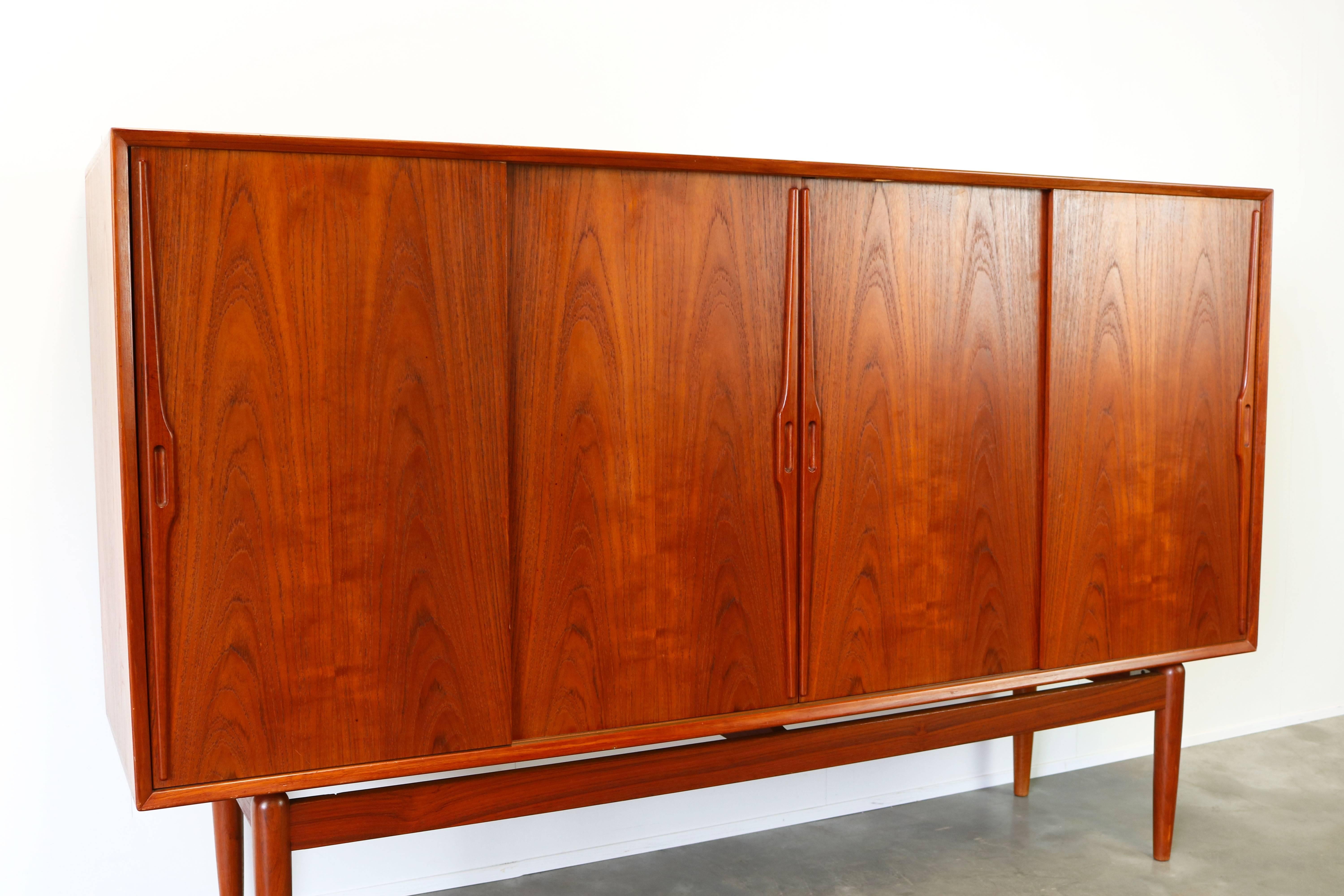 Mid-Century Modern Danish Design Highboard / Cabinet by Gunni Omann in Sculpted Teak, 1950