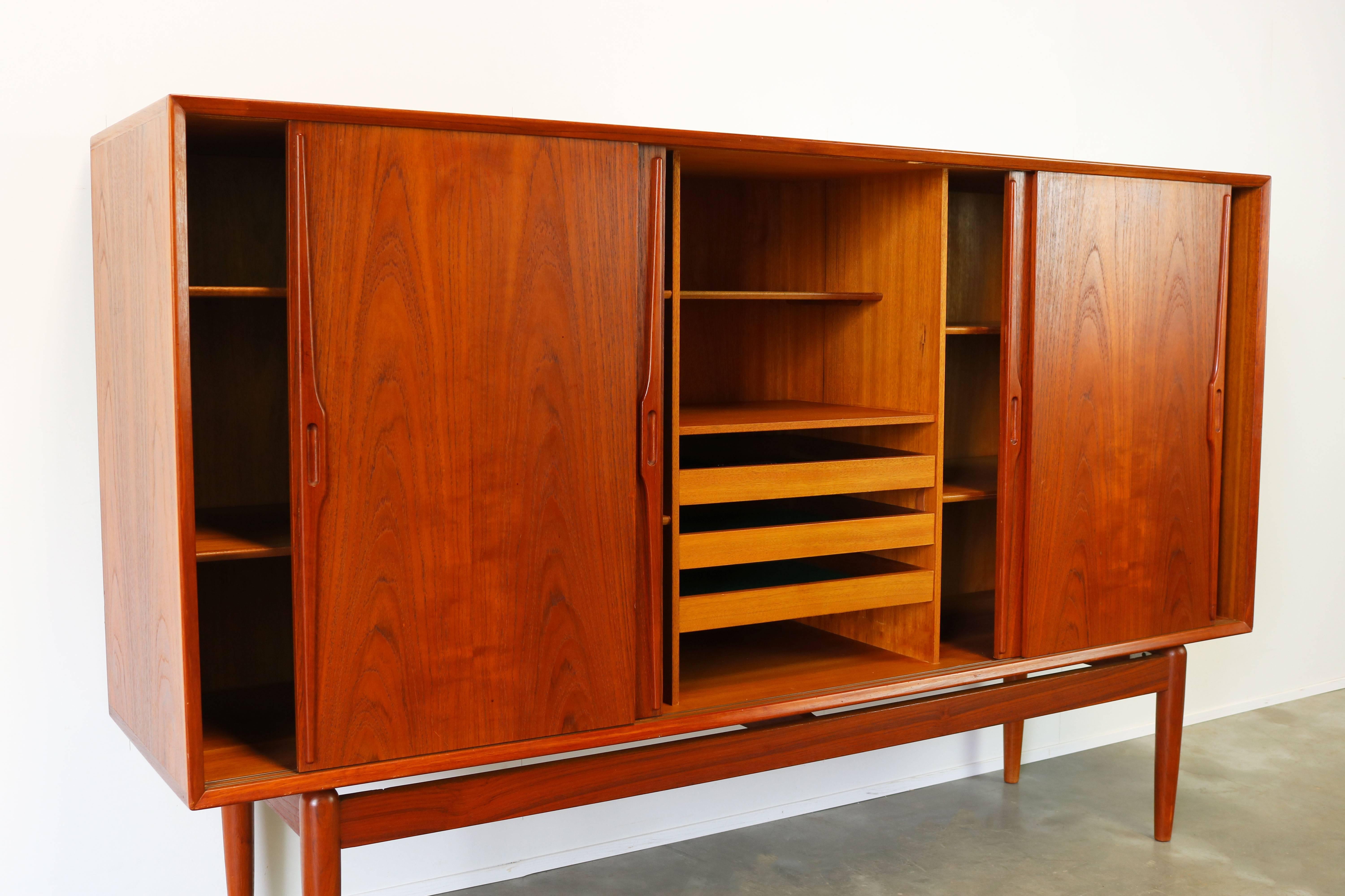 Danish Design Highboard / Cabinet by Gunni Omann in Sculpted Teak, 1950 In Good Condition In Ijzendijke, NL