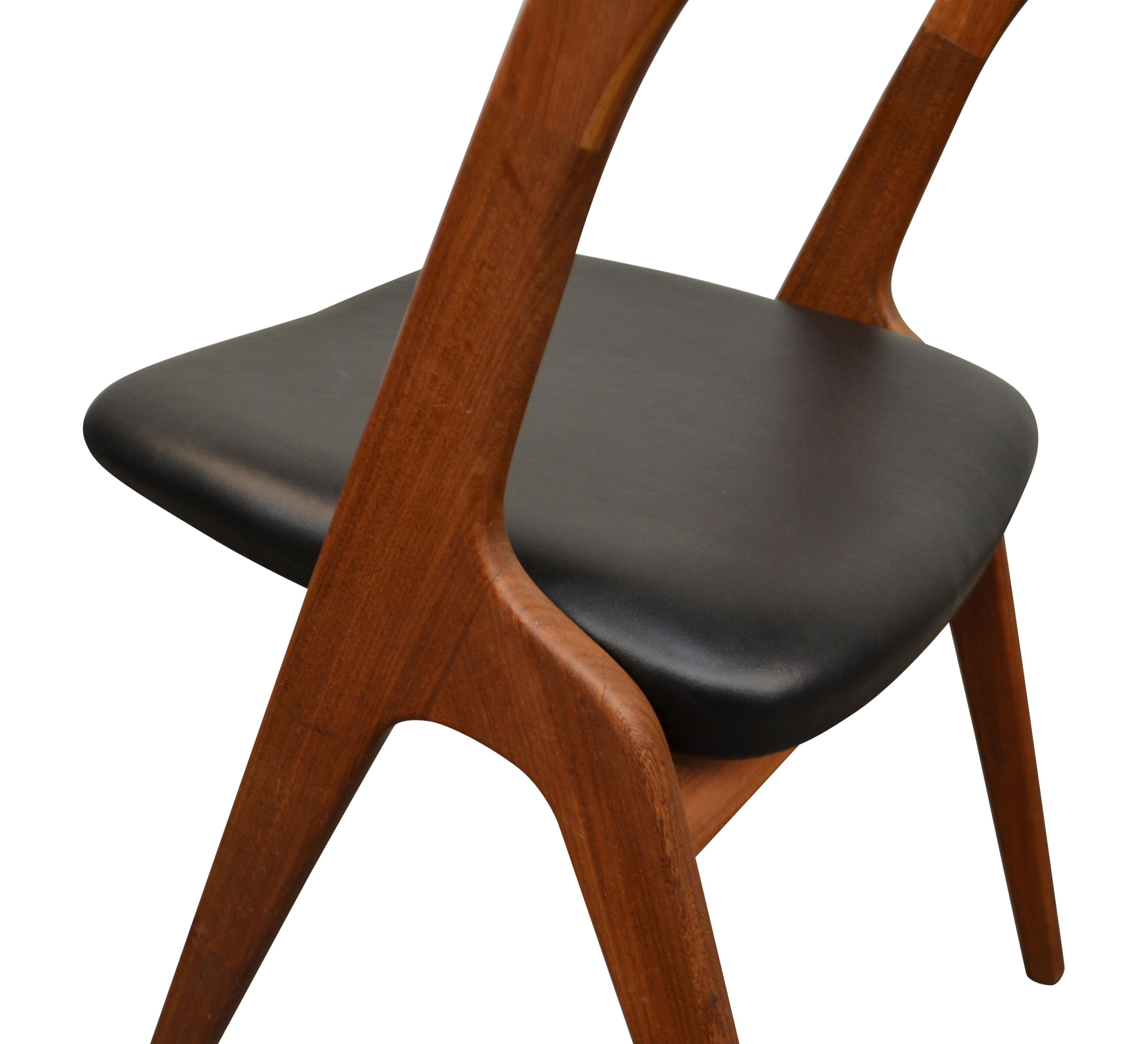 Danish Design Johannes Andersen Model Sonja Teak Dining Chairs, Set of Four 4