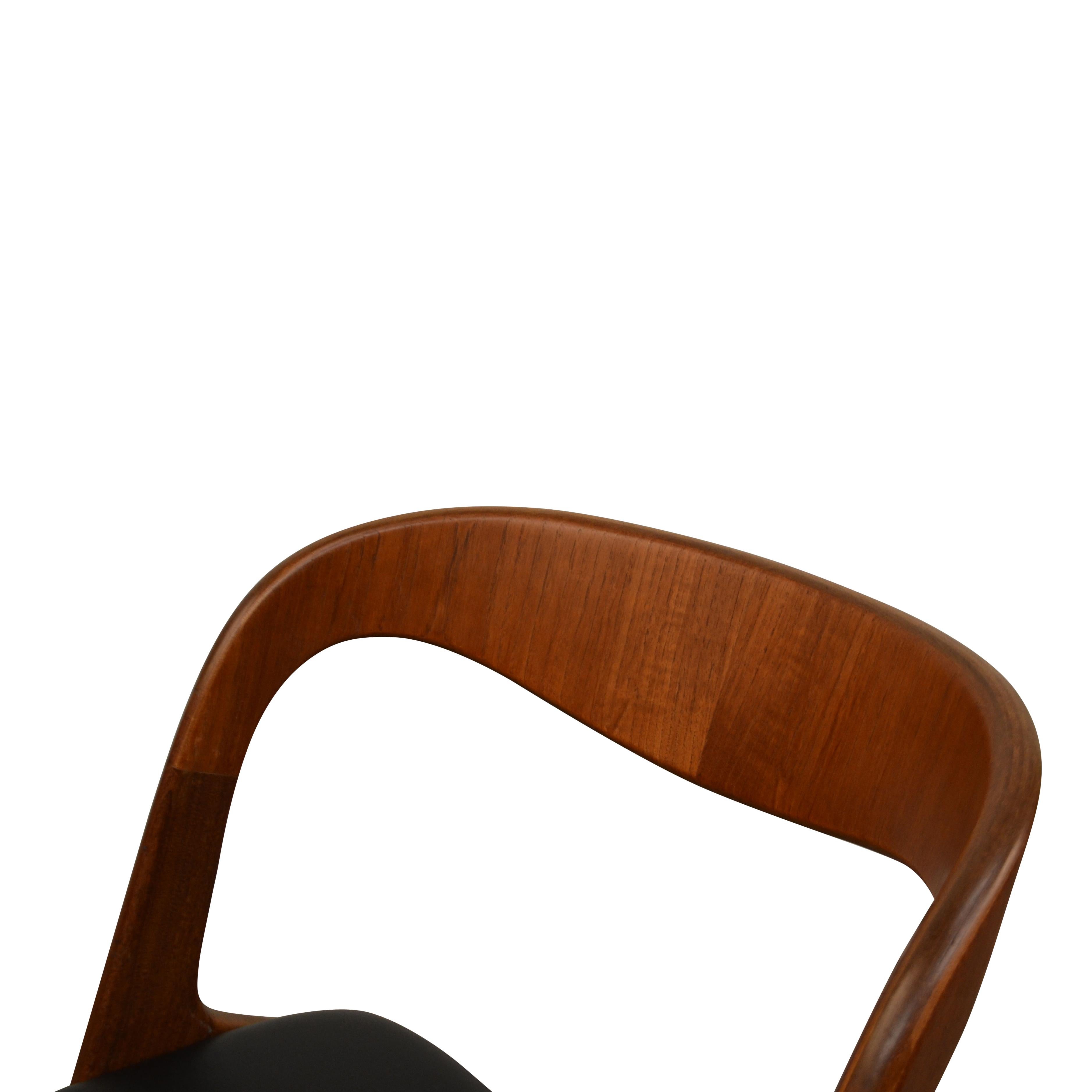 Danish Design Johannes Andersen Model Sonja Teak Dining Chairs, Set of Four 2