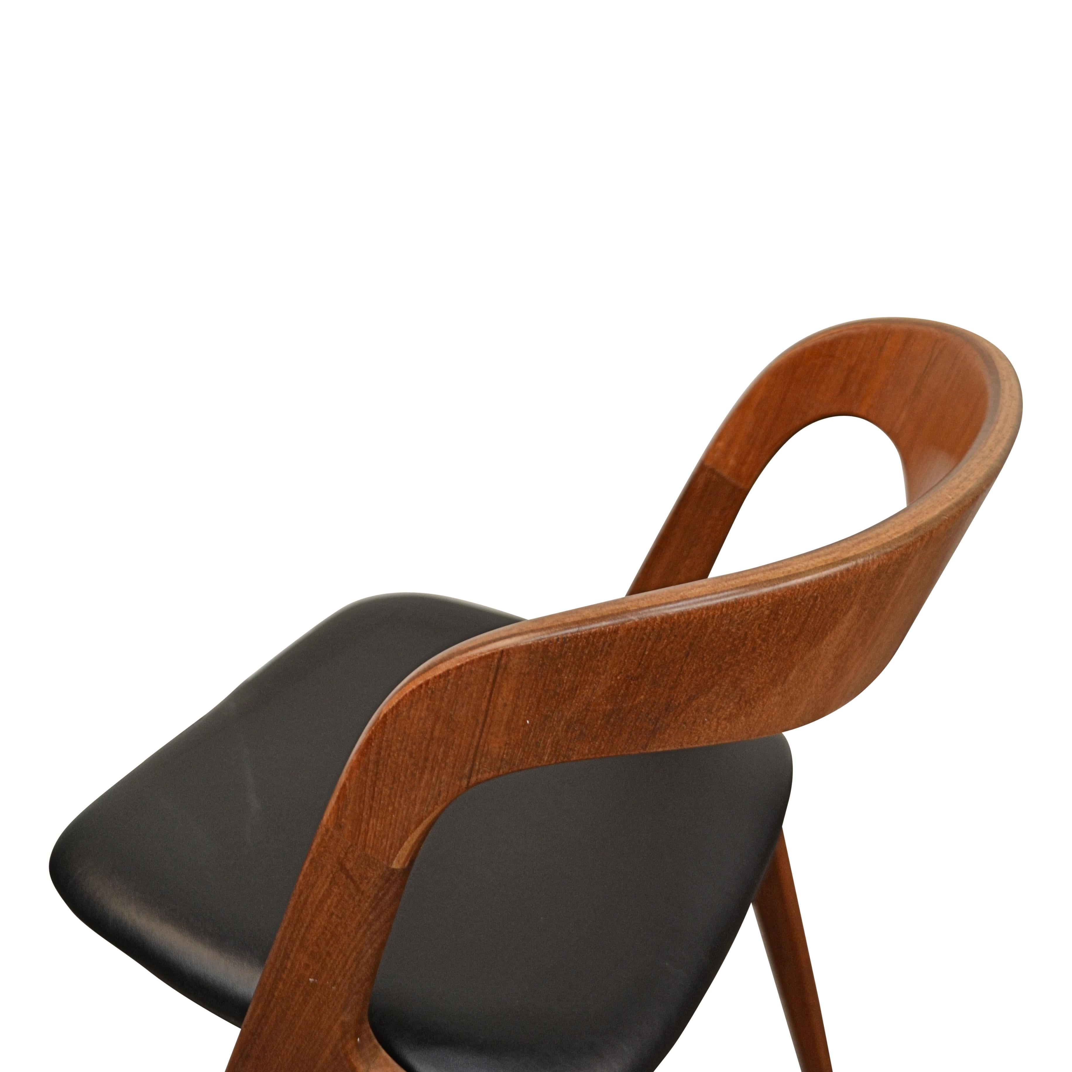 Danish Design Johannes Andersen Model Sonja Teak Dining Chairs, Set of Four 3