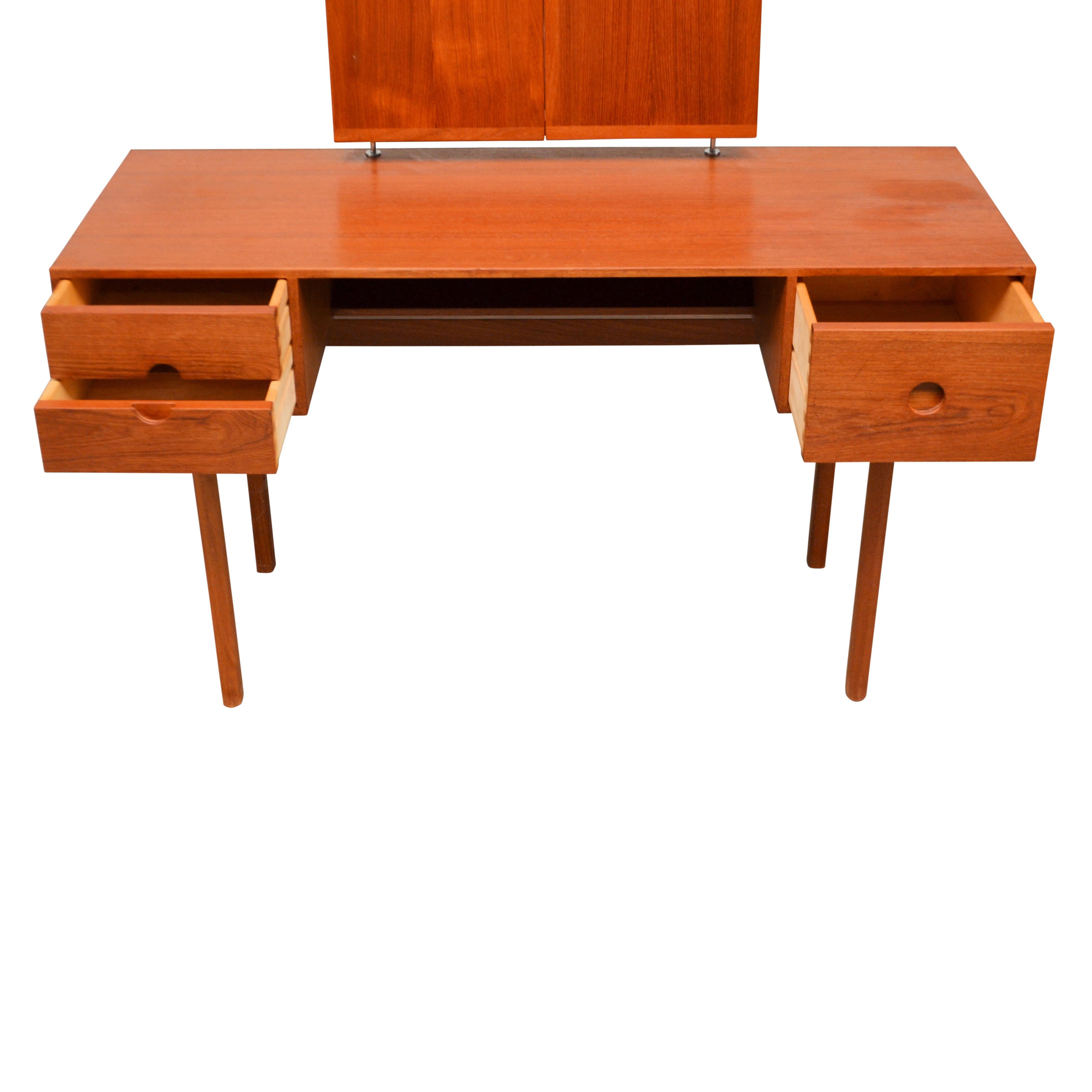 Danish Design Kai Kristiansen for Aksel Kjersgaard Teak Dressing Table In Good Condition In VENLO, LI