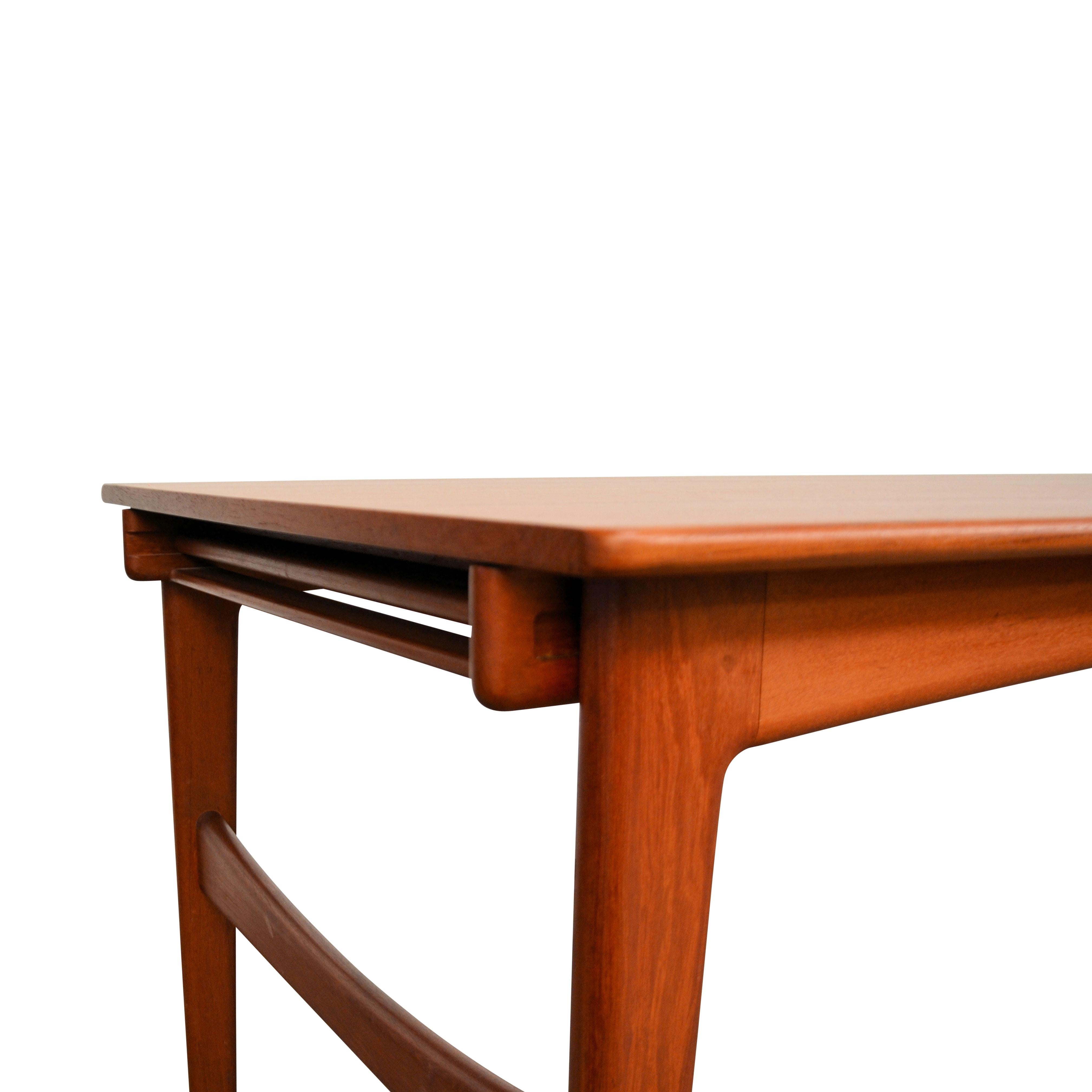 Danish Design Knud Andersen Teak Extendable Dining Table In Good Condition In VENLO, LI